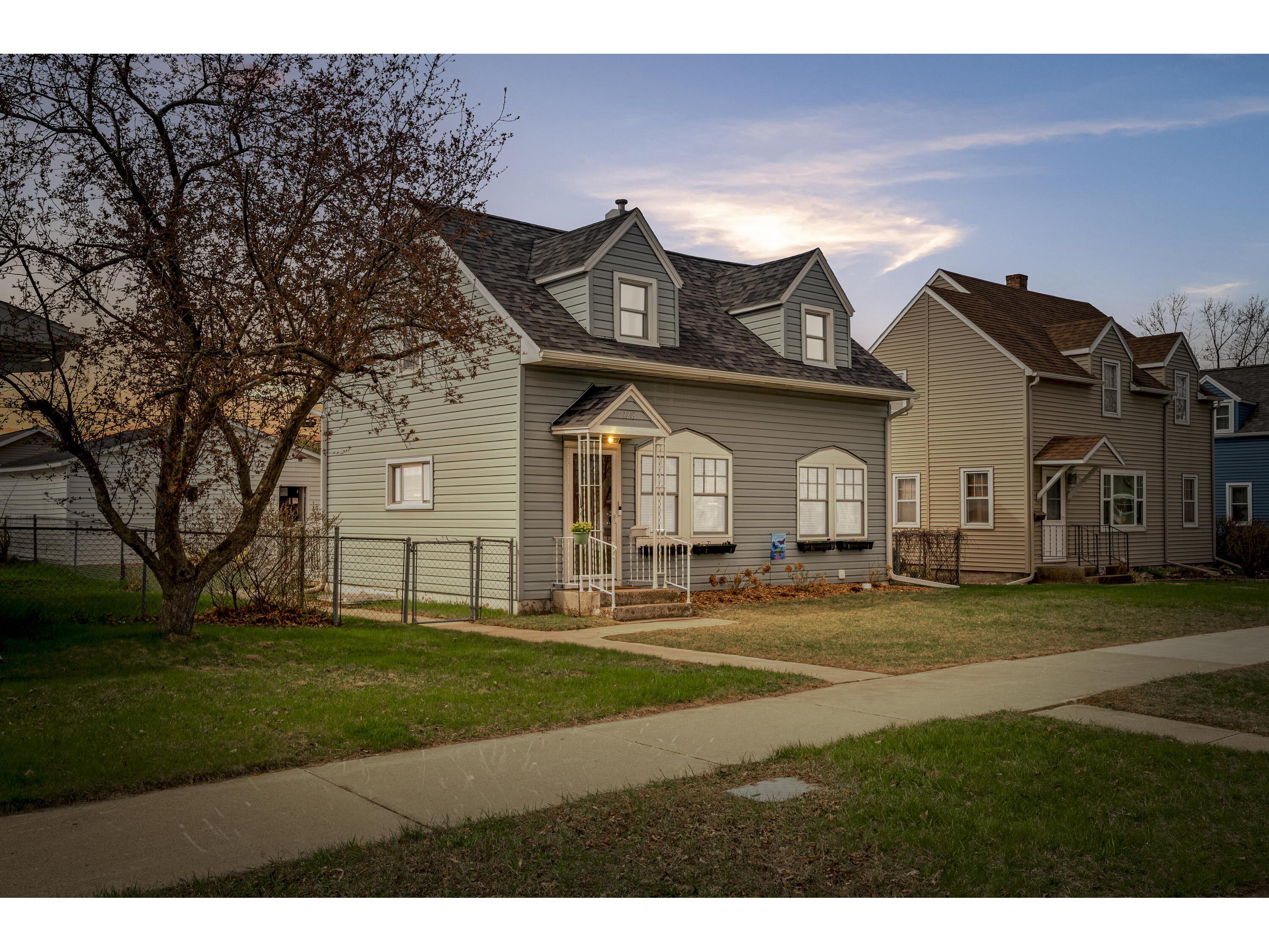 2218 Denton La Crosse WI 54601 1915155 image1