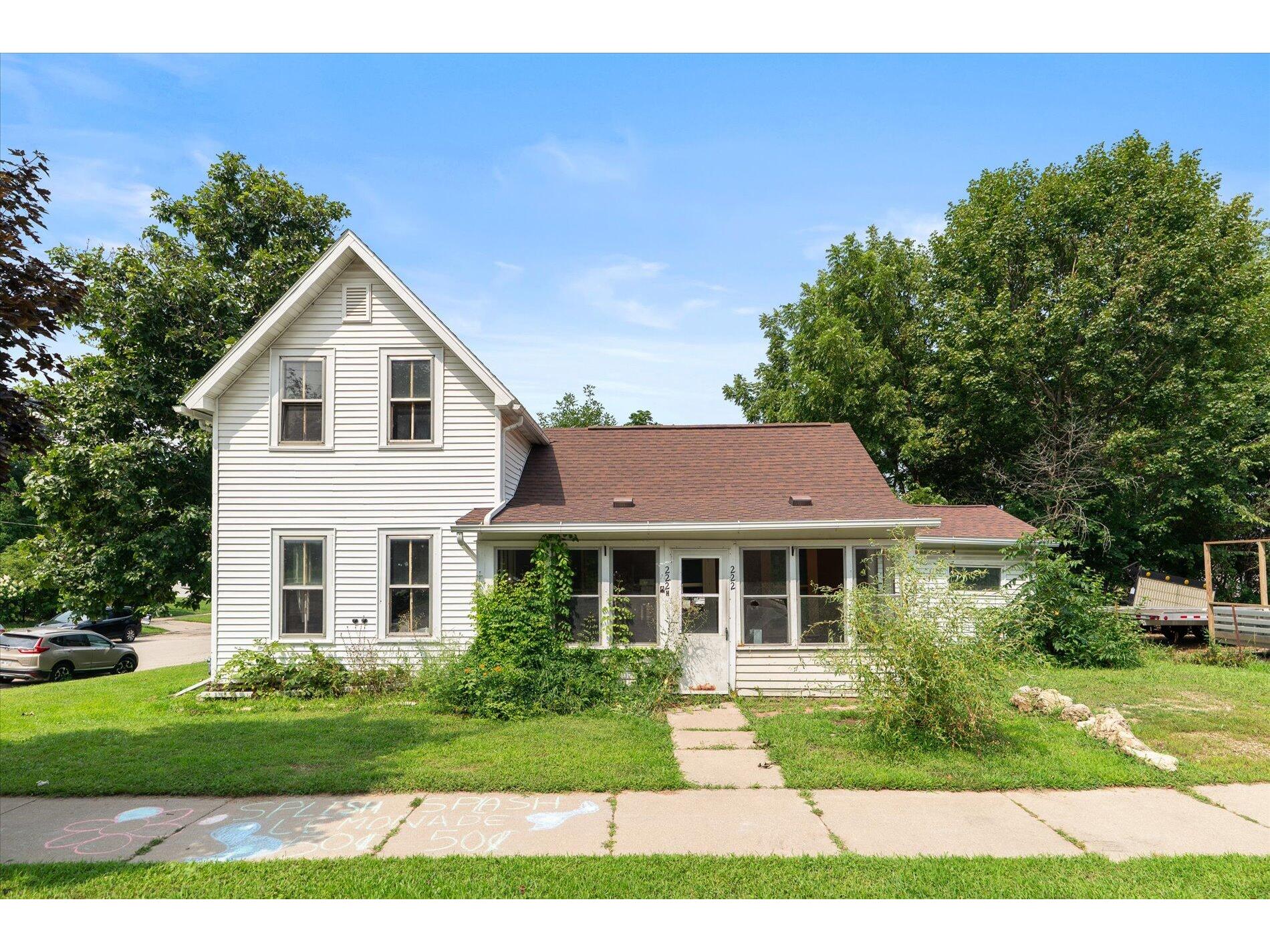 222 W Decker Viroqua WI 54665 1931352 image1