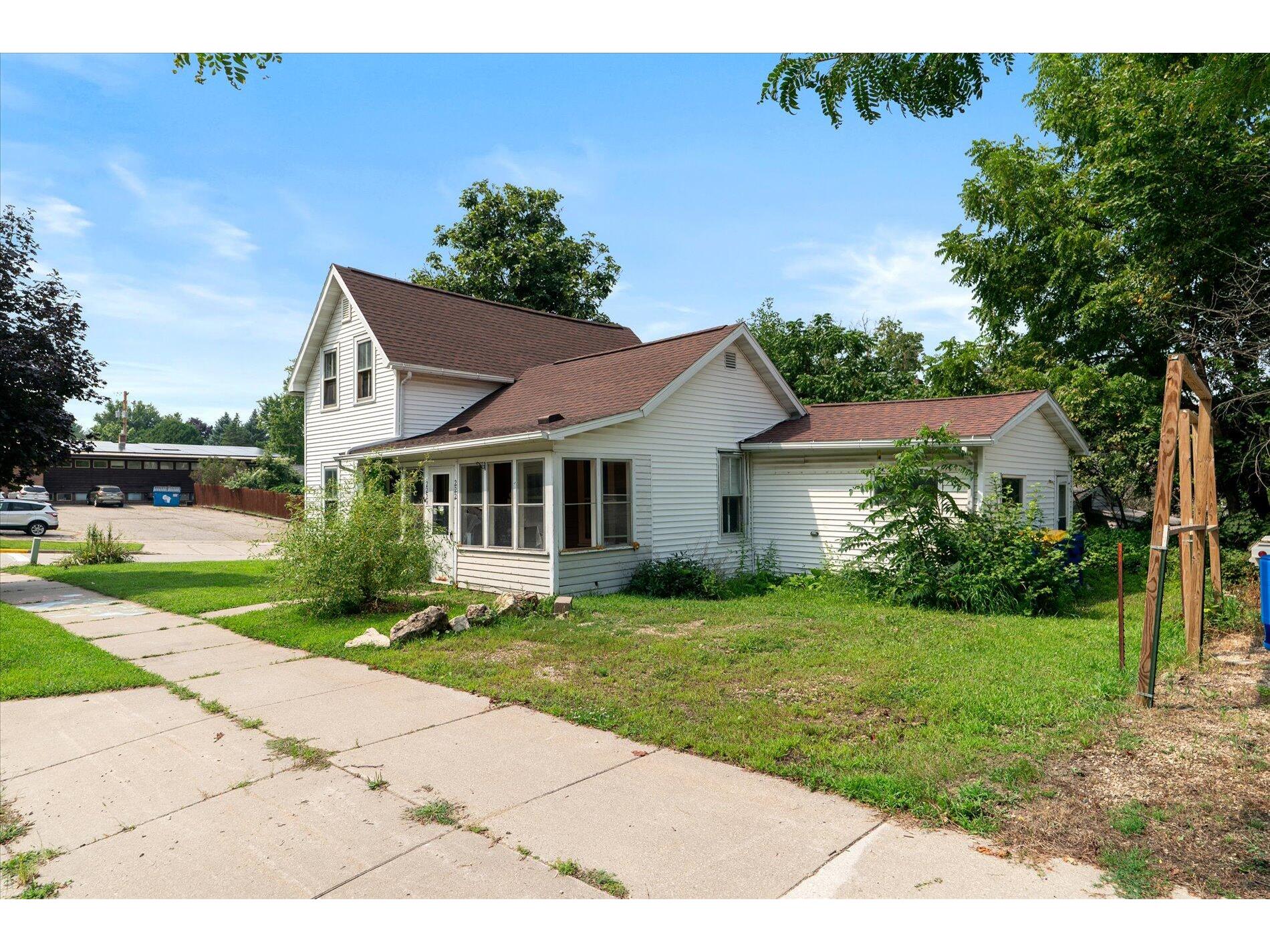 222 W Decker Viroqua WI 54665 1931353 image1