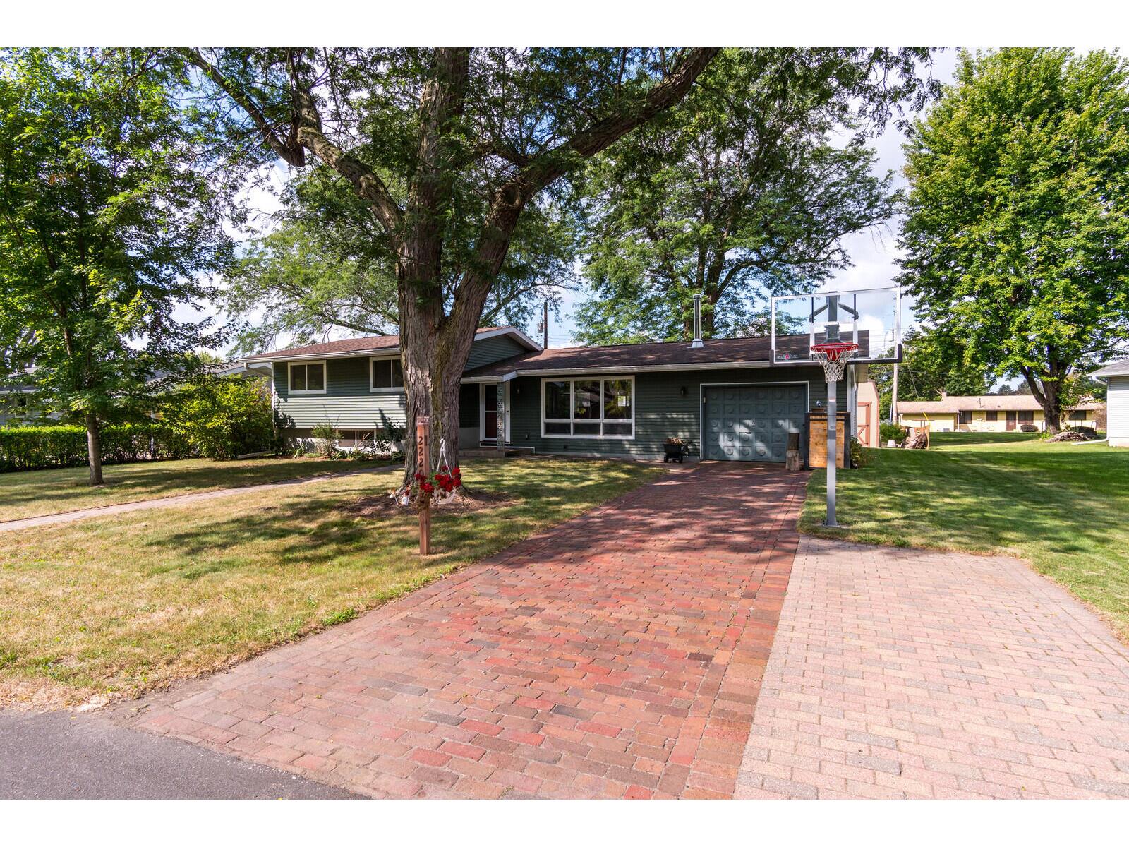 2220 Redwood Shelby WI 54601 1889701 image1