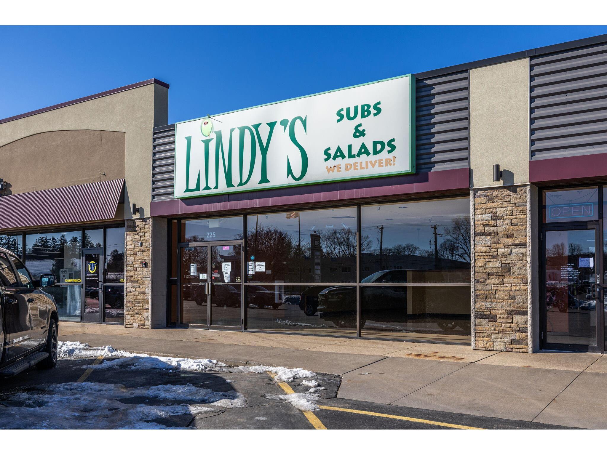 225 Sand Lake Onalaska WI 54650 1951933 image1