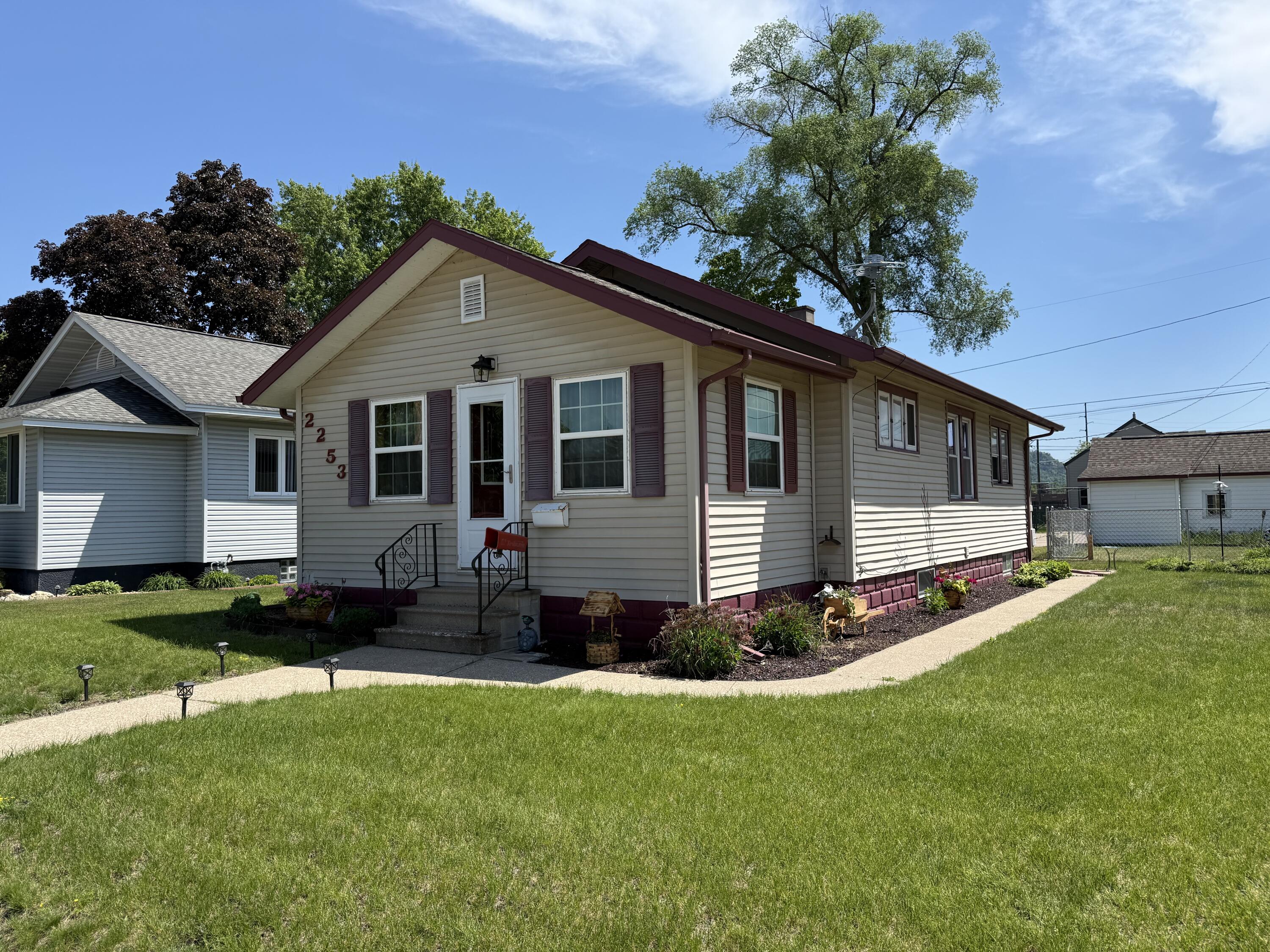2253 14th La Crosse WI 54601 1964638 image1