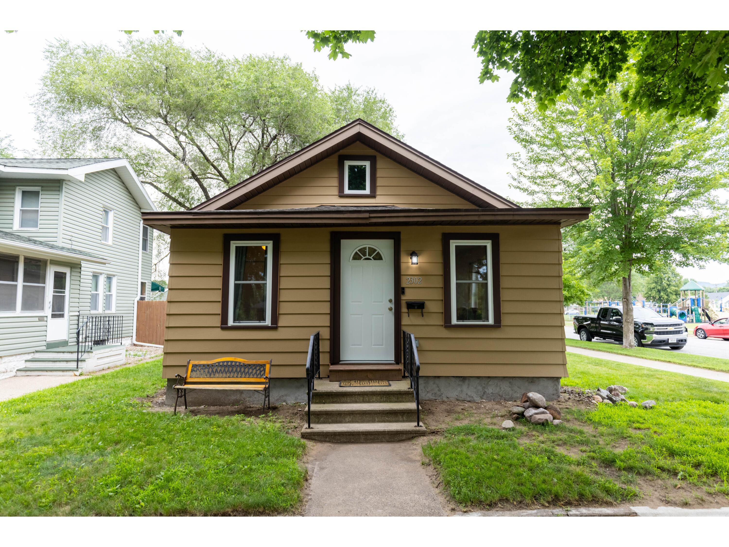 2302 Wood La Crosse WI 54603 1933392 image1