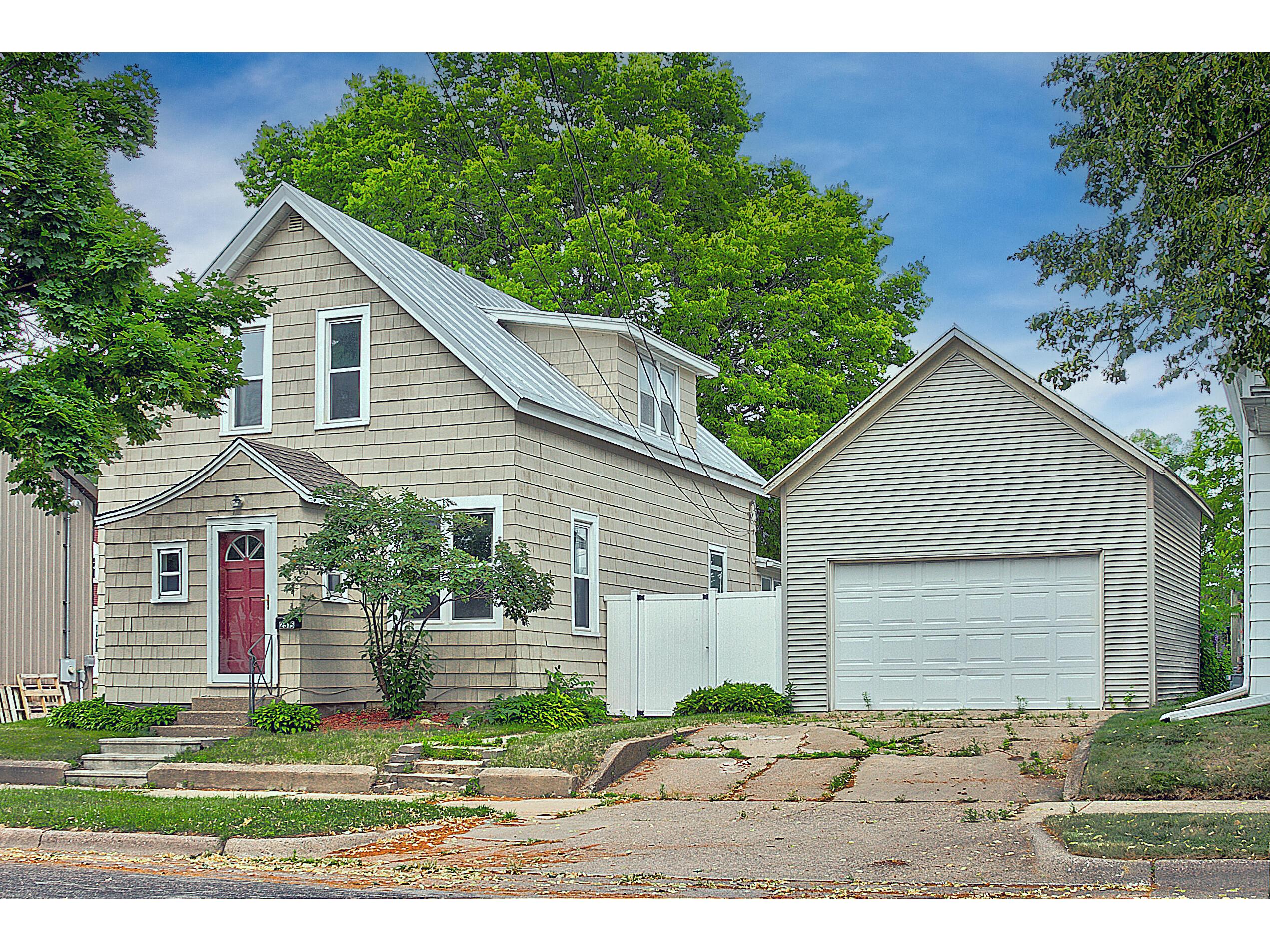 2315 13th La Crosse WI 54601 1843271 image1