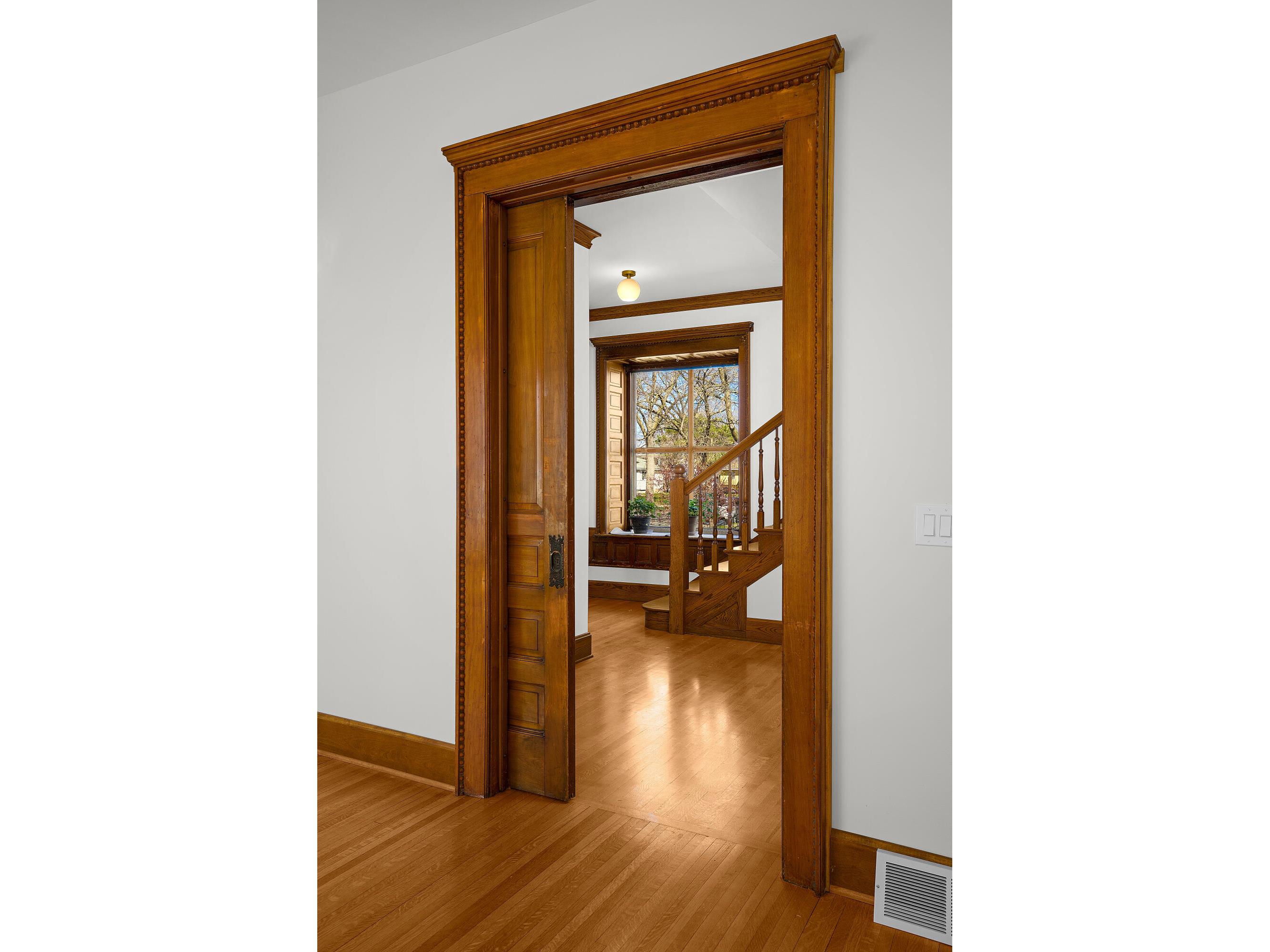 233 9th #235 La Crosse WI 54601 1913308 image3