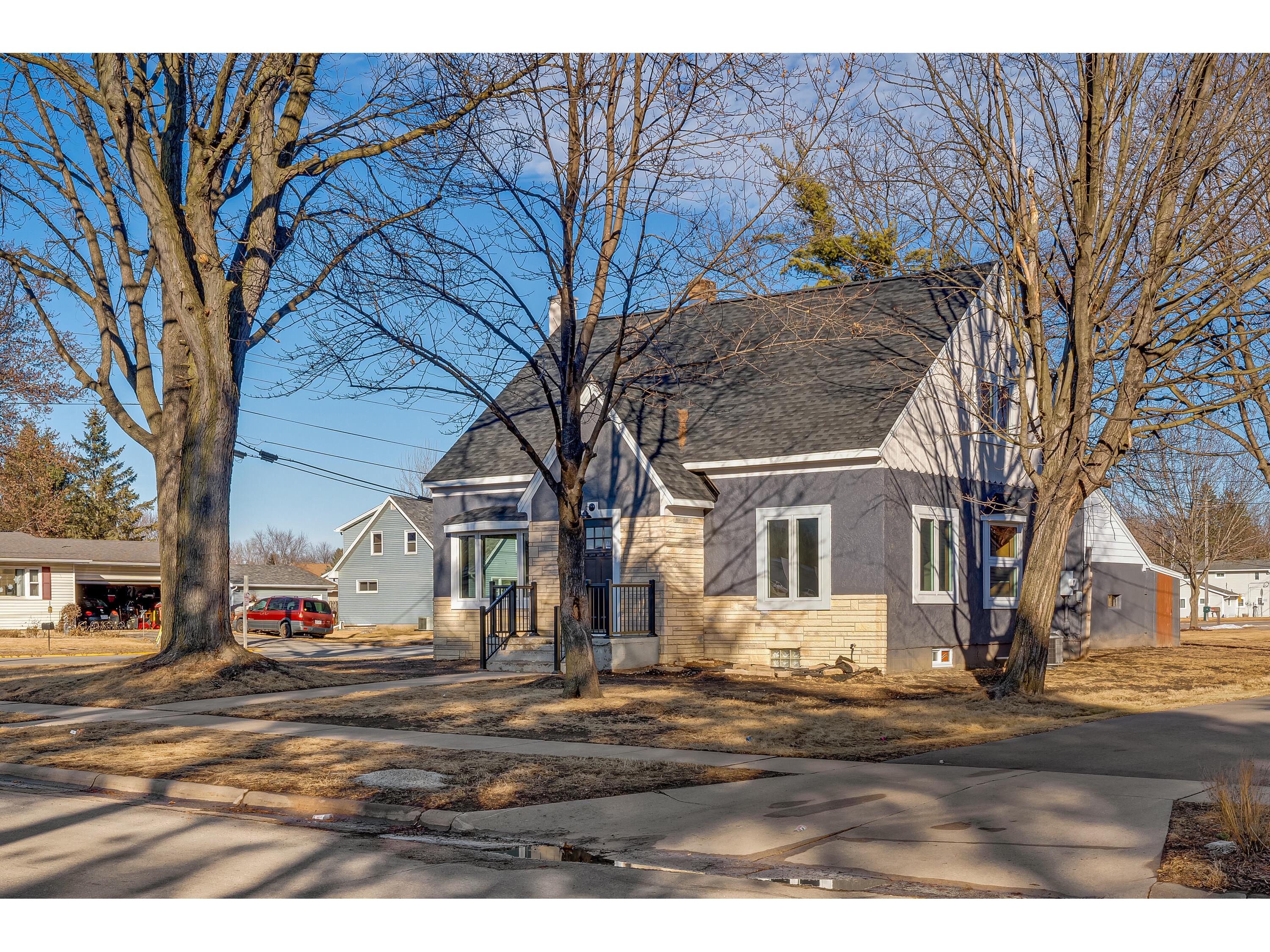 239 West West Salem WI 54669 1908037 image1