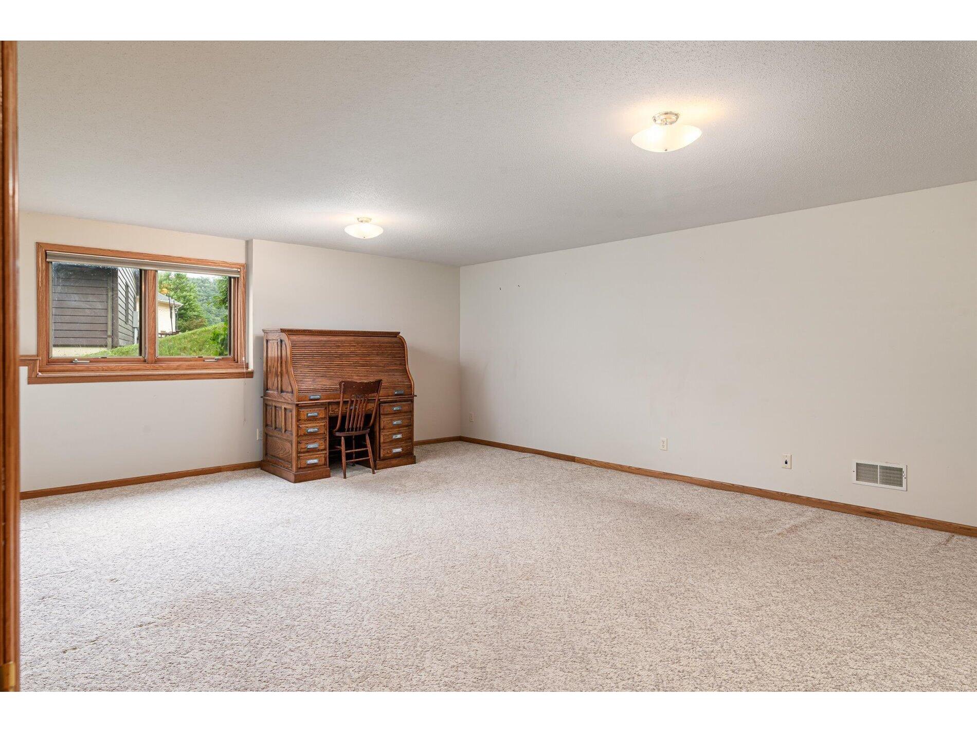 240 Red Apple La Crescent MN 55947 1973126 image19