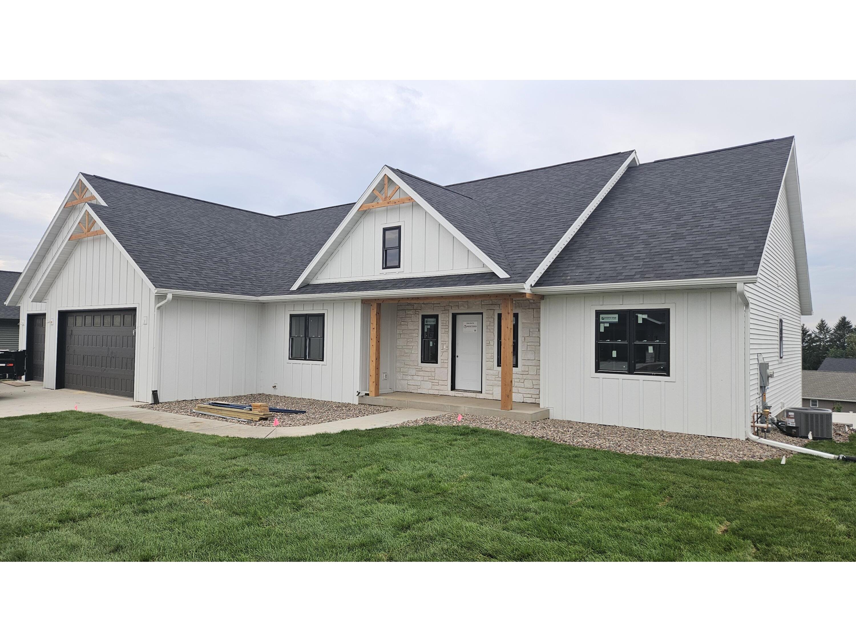 240 Southern Holmen WI 54636 1926193 image1