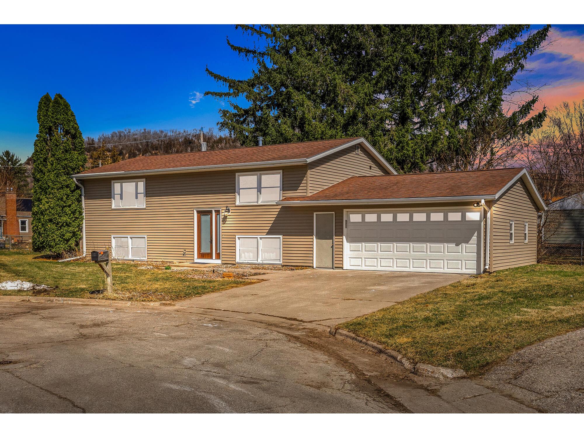 2401 30th La Crosse WI 54601 1955181 image1