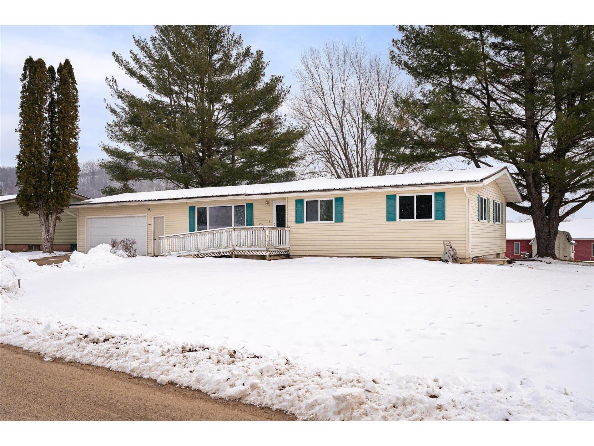 243 E Lakeview La Farge WI 54639 1823309 image1