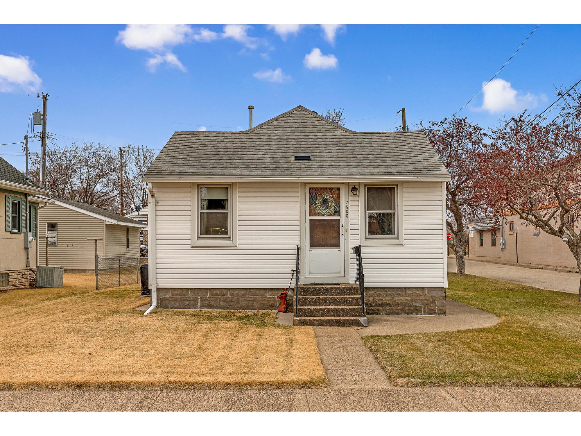 2500 17th La Crosse WI 54601 1954191 image1