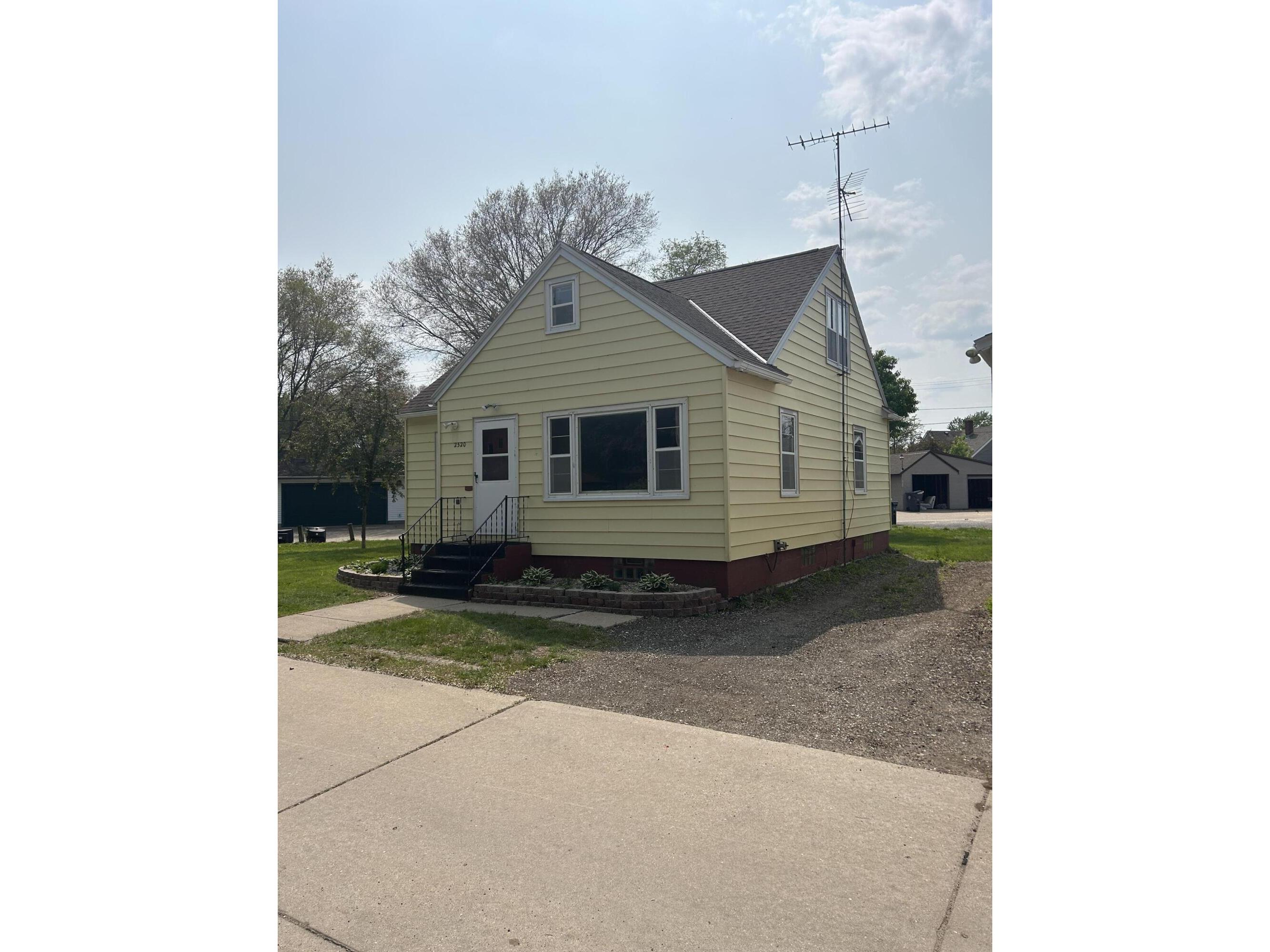 2520 15th La Crosse WI 54601 1835748 image1