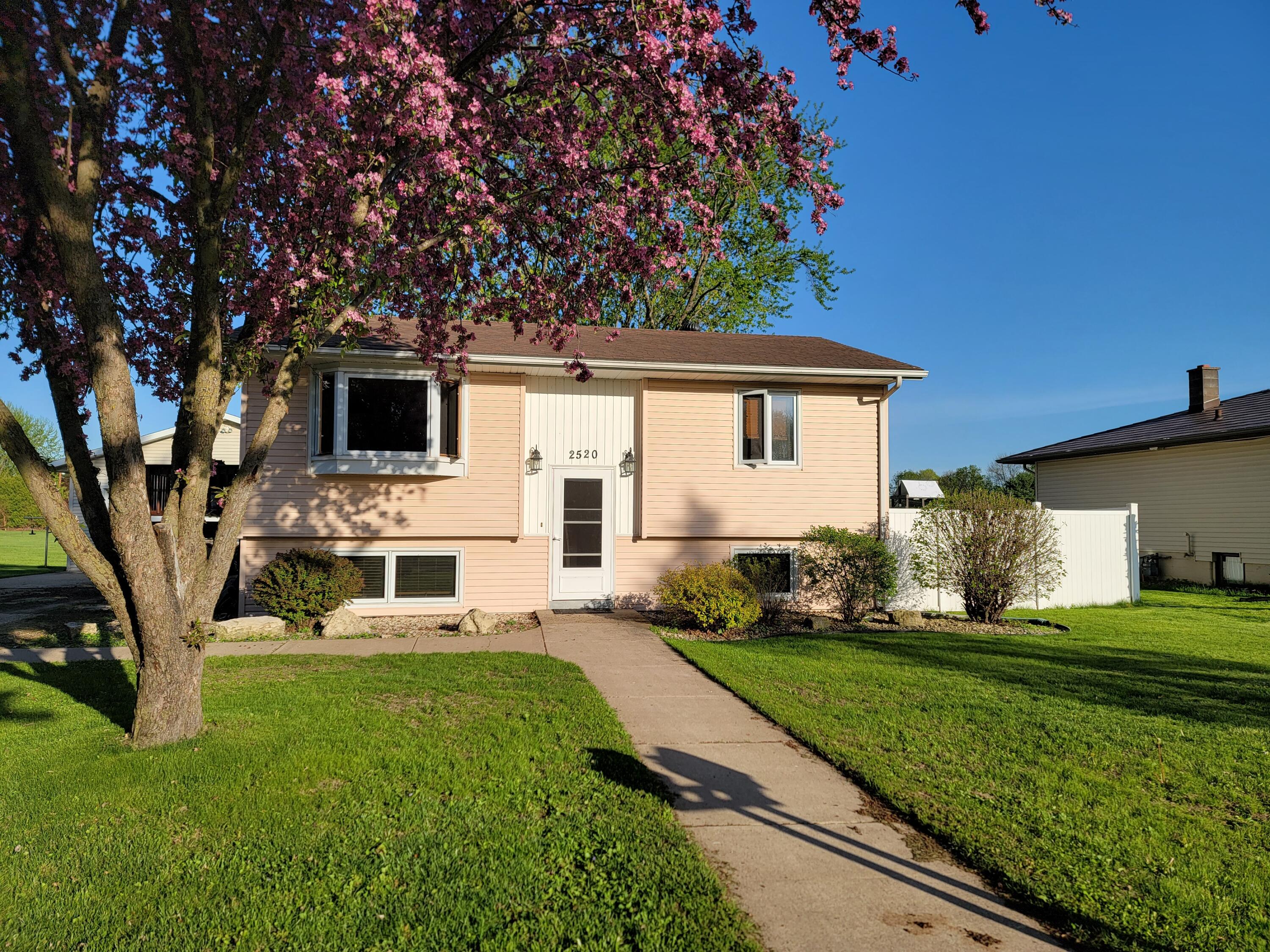 2520 Island Park Campbell WI 54603 1834091 image1