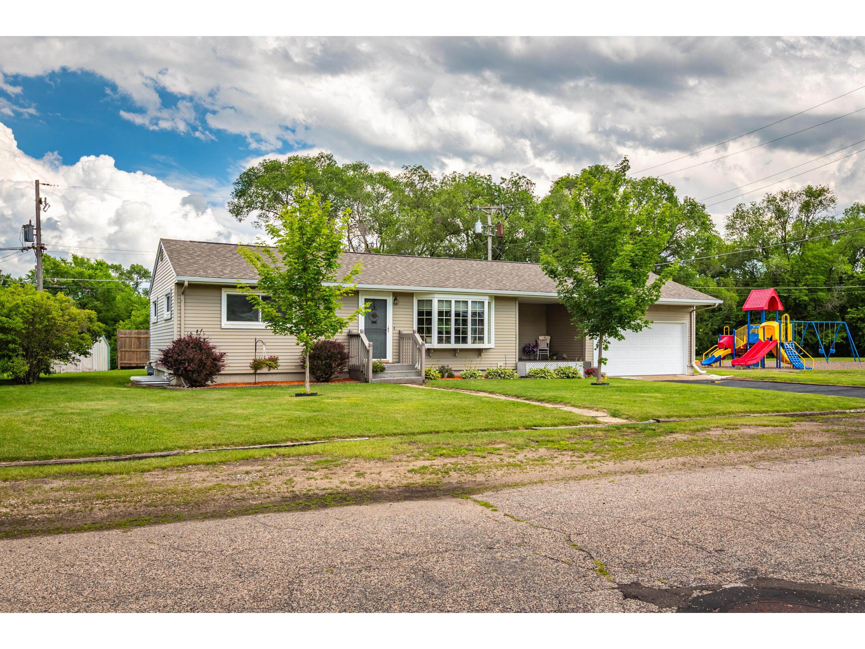2524 2nd Campbell WI 54603 1969049 image1