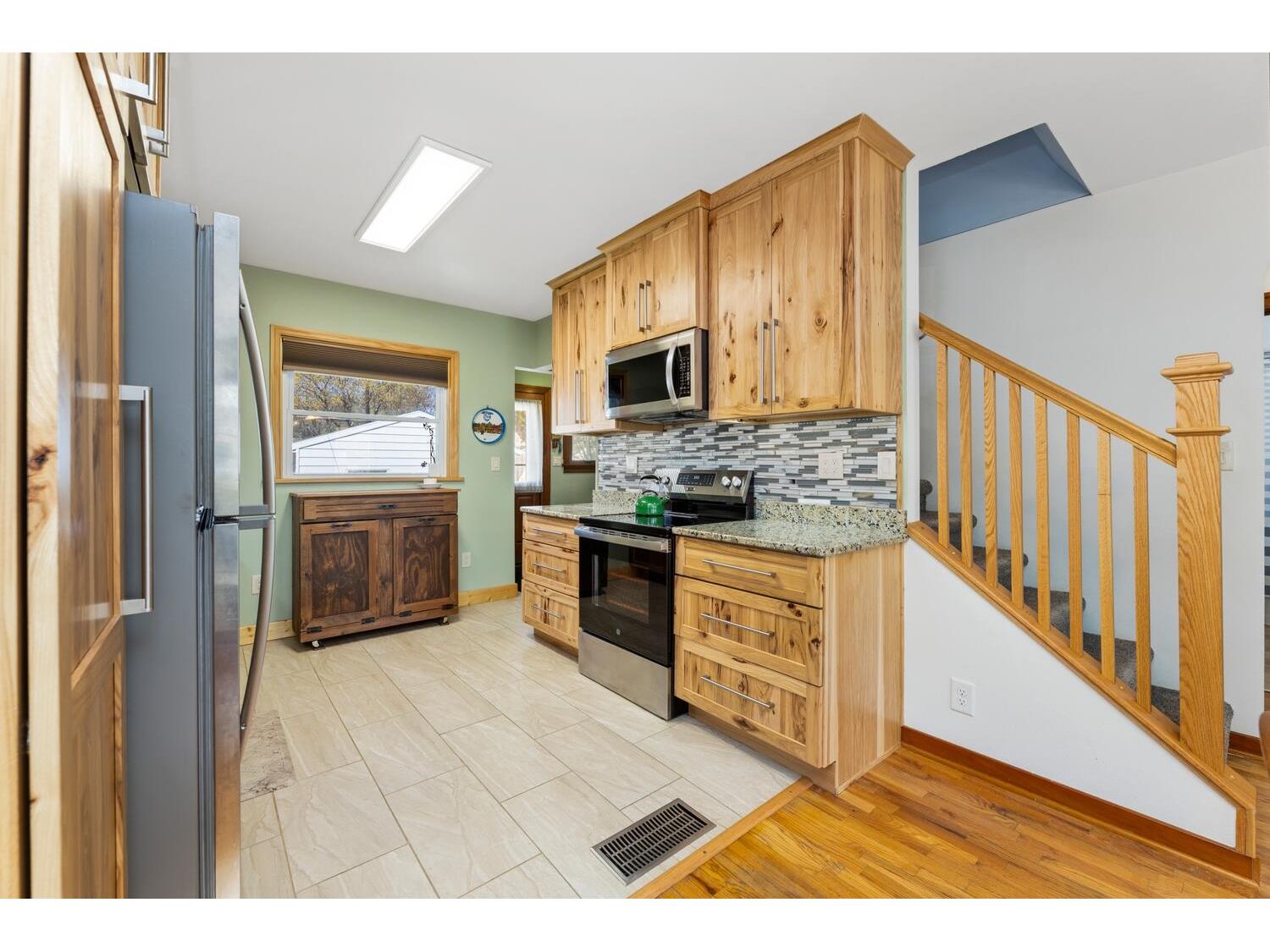 2528 17TH La Crosse WI 54601 1959393 image10
