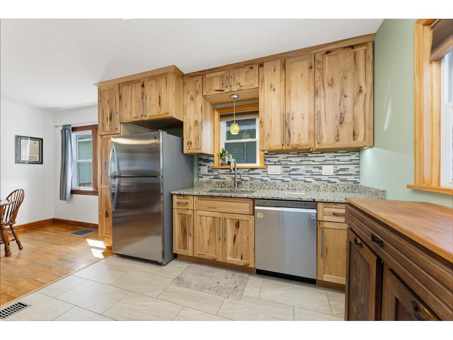 2528 17TH La Crosse WI 54601 1959393 image11