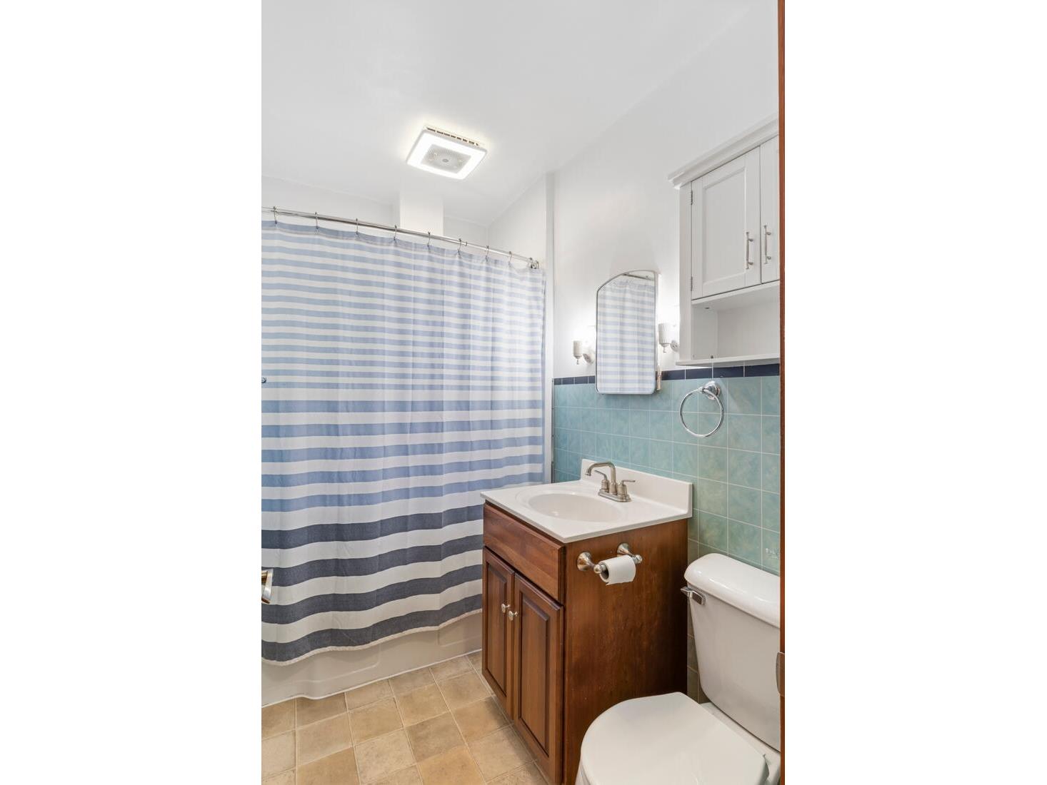 2528 17TH La Crosse WI 54601 1959393 image17