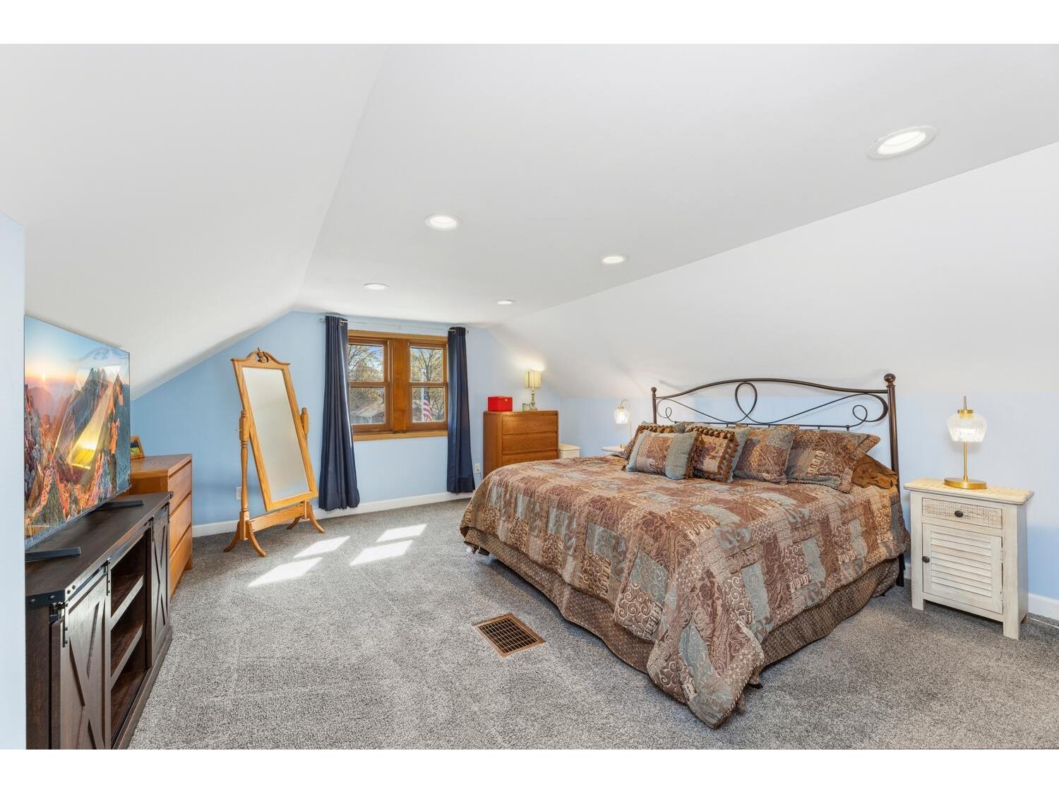 2528 17TH La Crosse WI 54601 1959393 image23