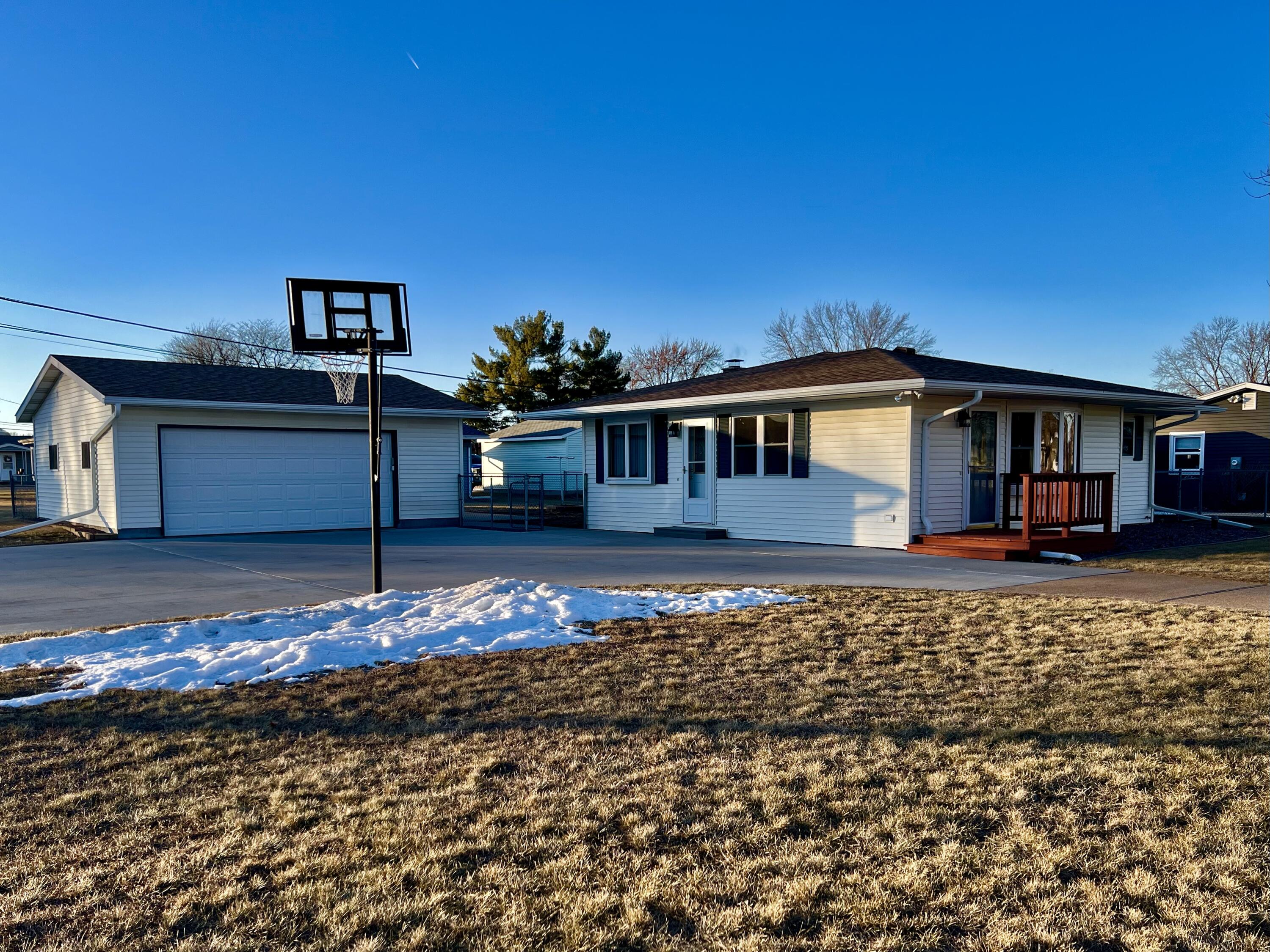 2529 Bainbridge Campbell WI 54603 1905050 image1