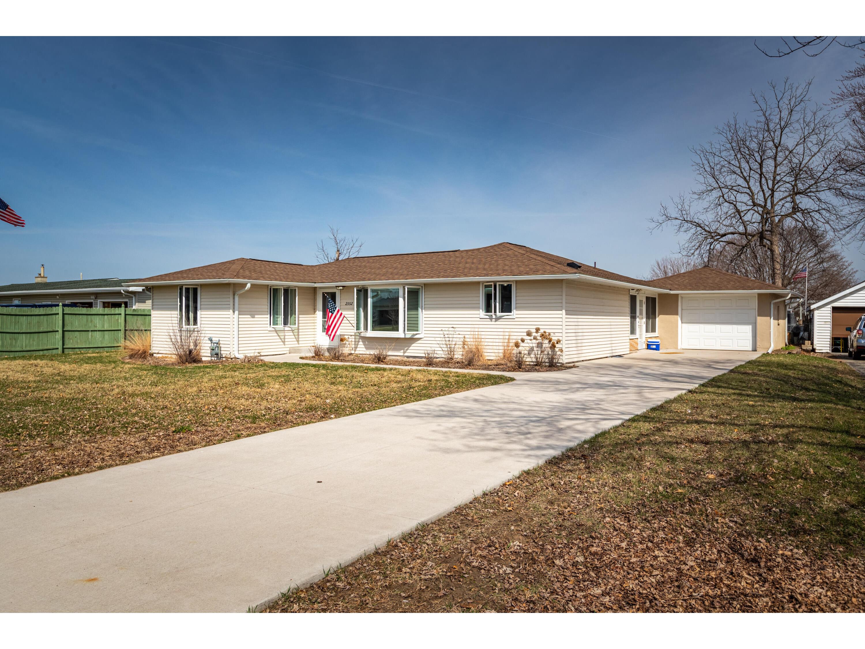 2552 Bainbridge Campbell WI 54603 1830458 image1