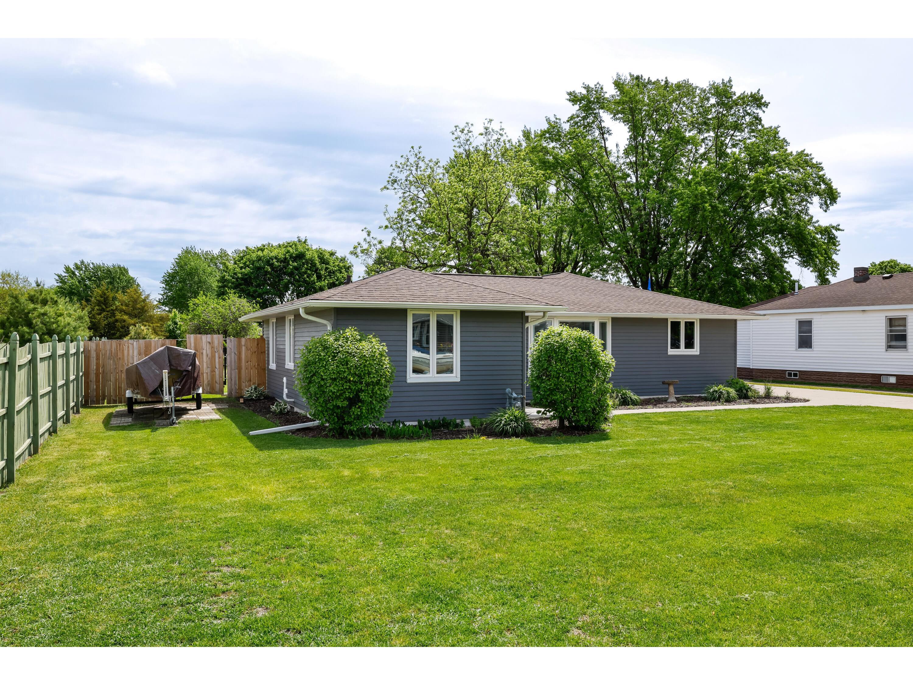 2552 Bainbridge Campbell WI 54603 1963787 image21
