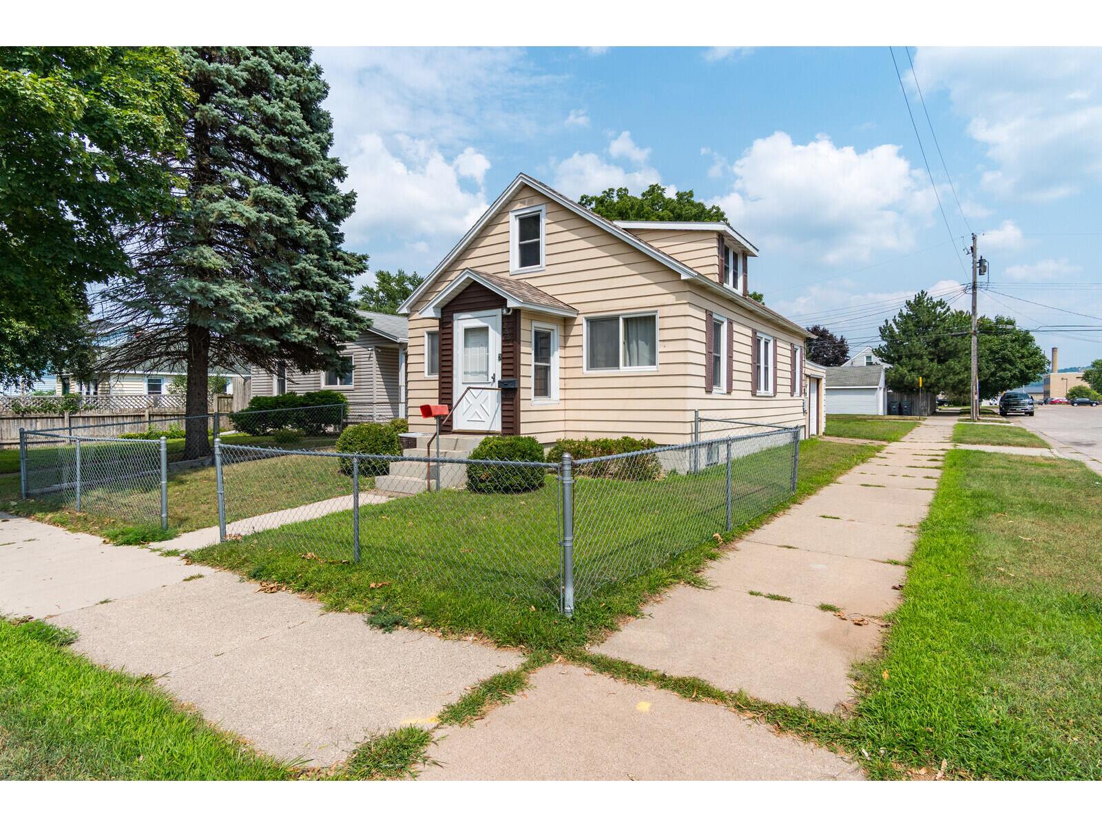 2557 17th La Crosse WI 54601 1930001 image1