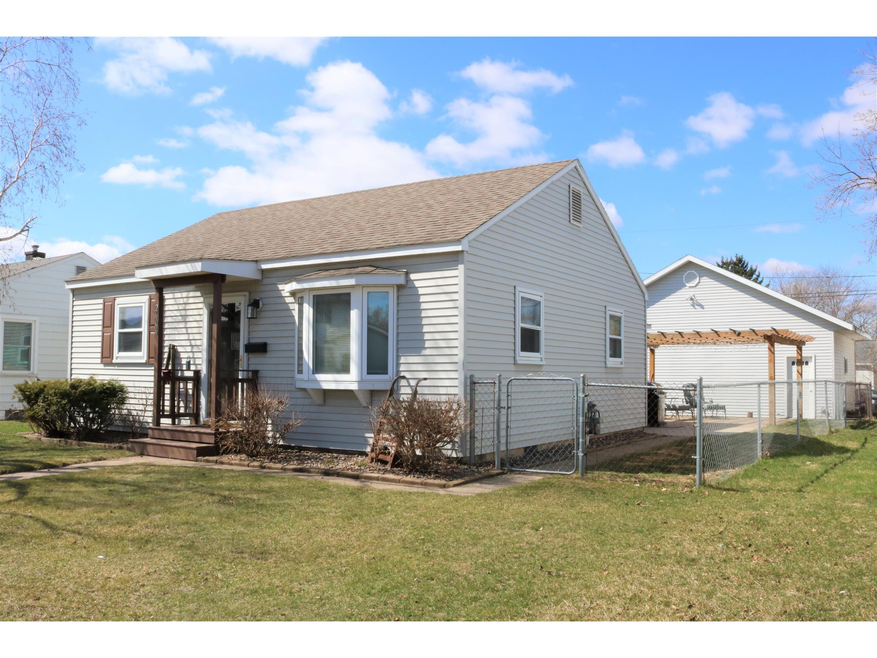 2606 15TH ST S, La Crosse, WI 54601 MLS 1732945 Edina Realty