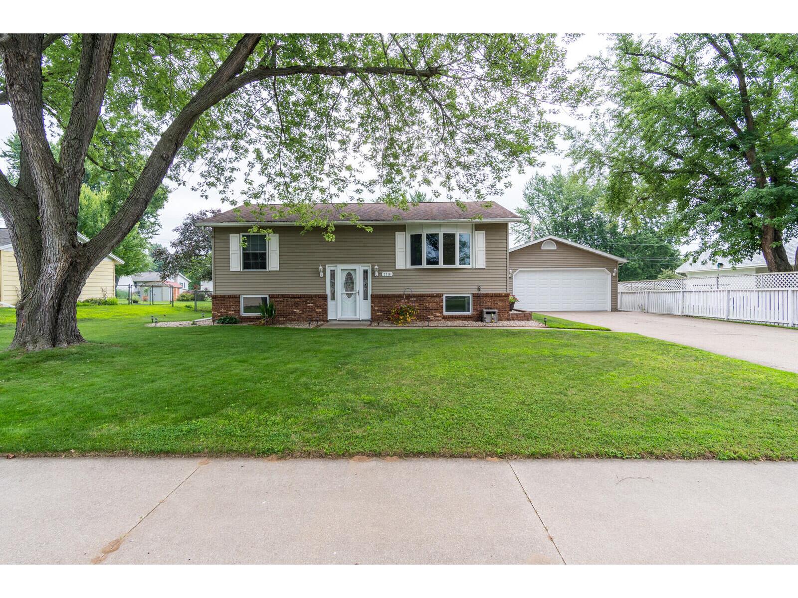 2710 Marion Campbell WI 54603 1928167 image1