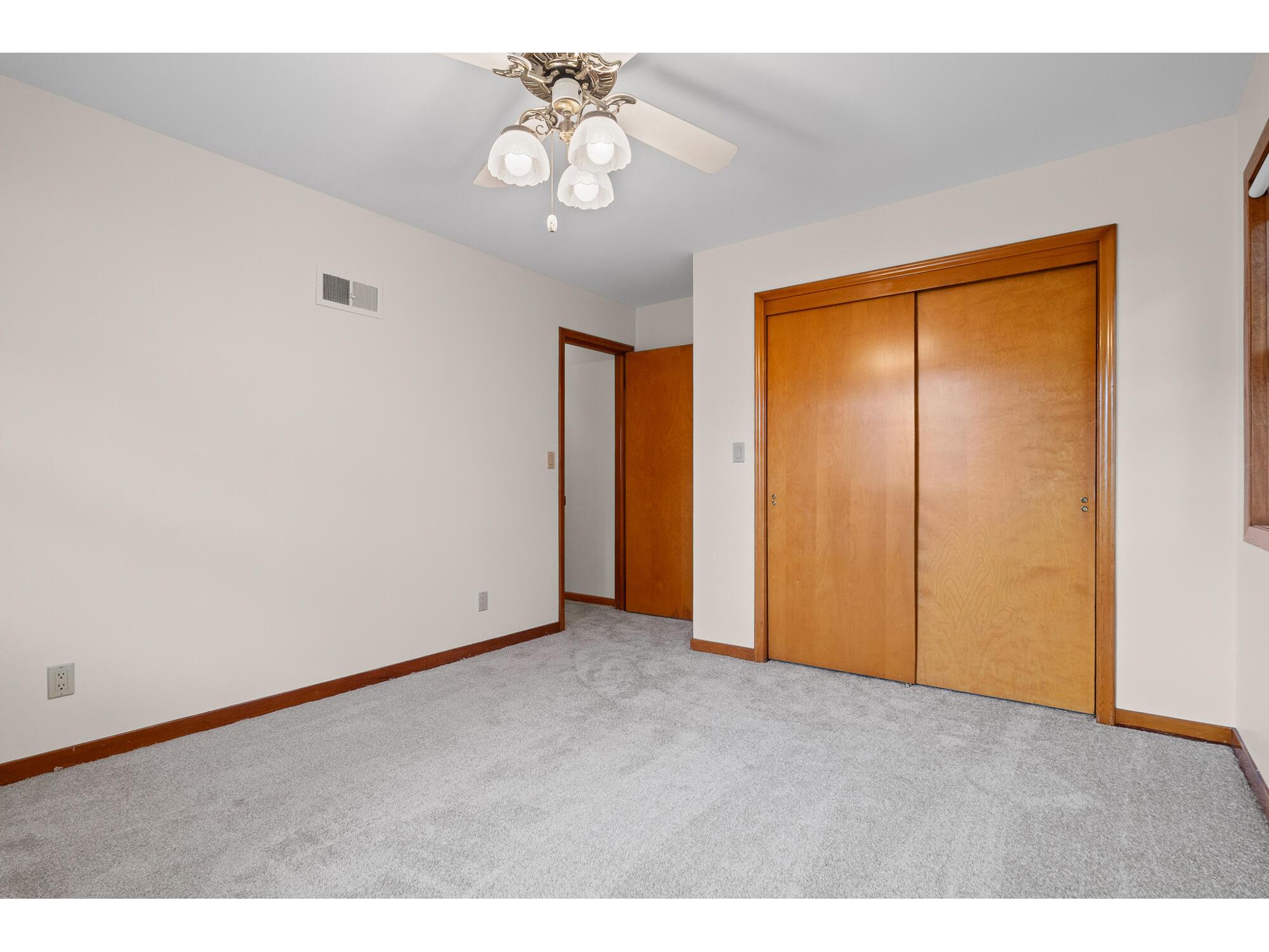 2721 Ray La Crosse WI 54601 1970409 image16