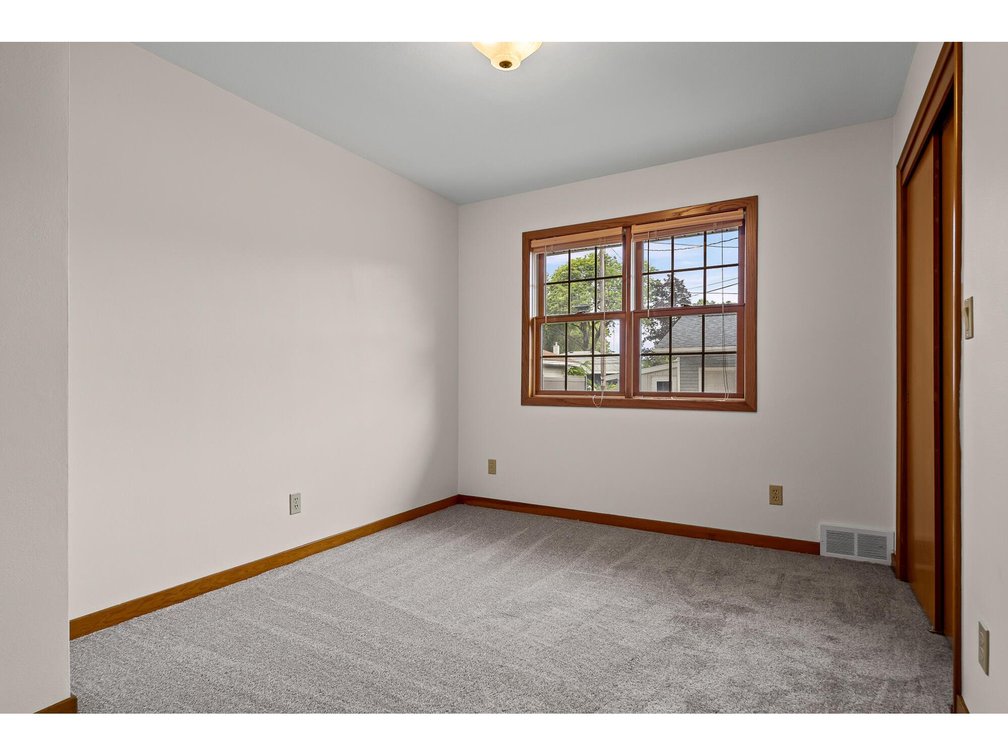 2721 Ray La Crosse WI 54601 1970409 image17