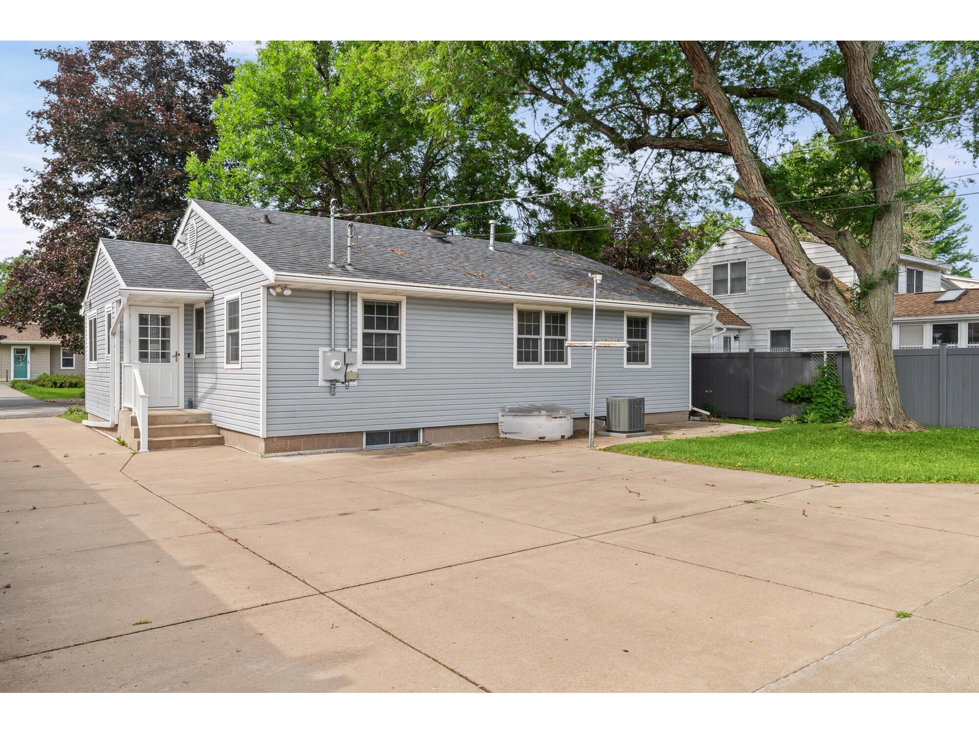 2721 Ray La Crosse WI 54601 1970409 image28