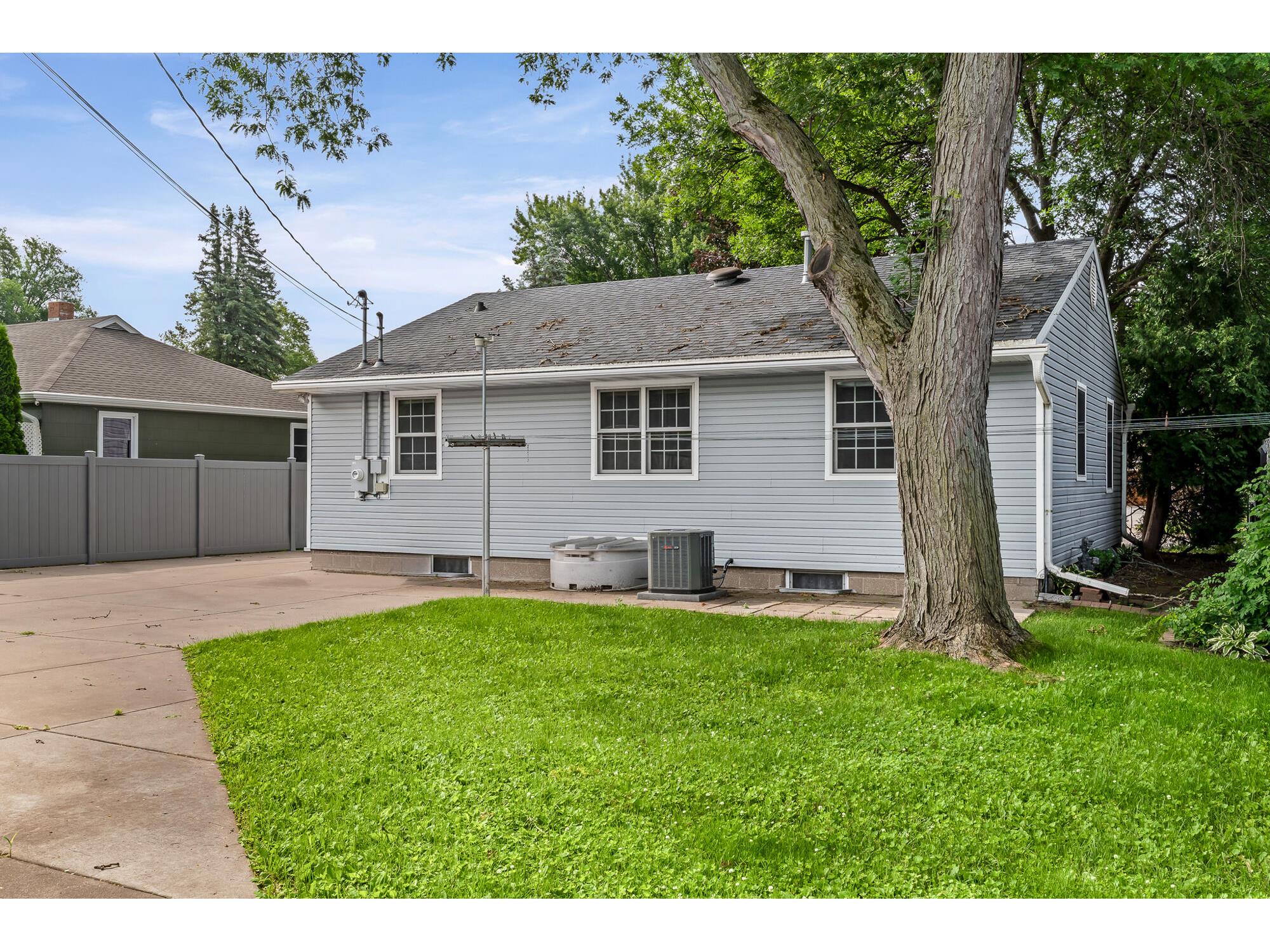 2721 Ray La Crosse WI 54601 1970409 image29