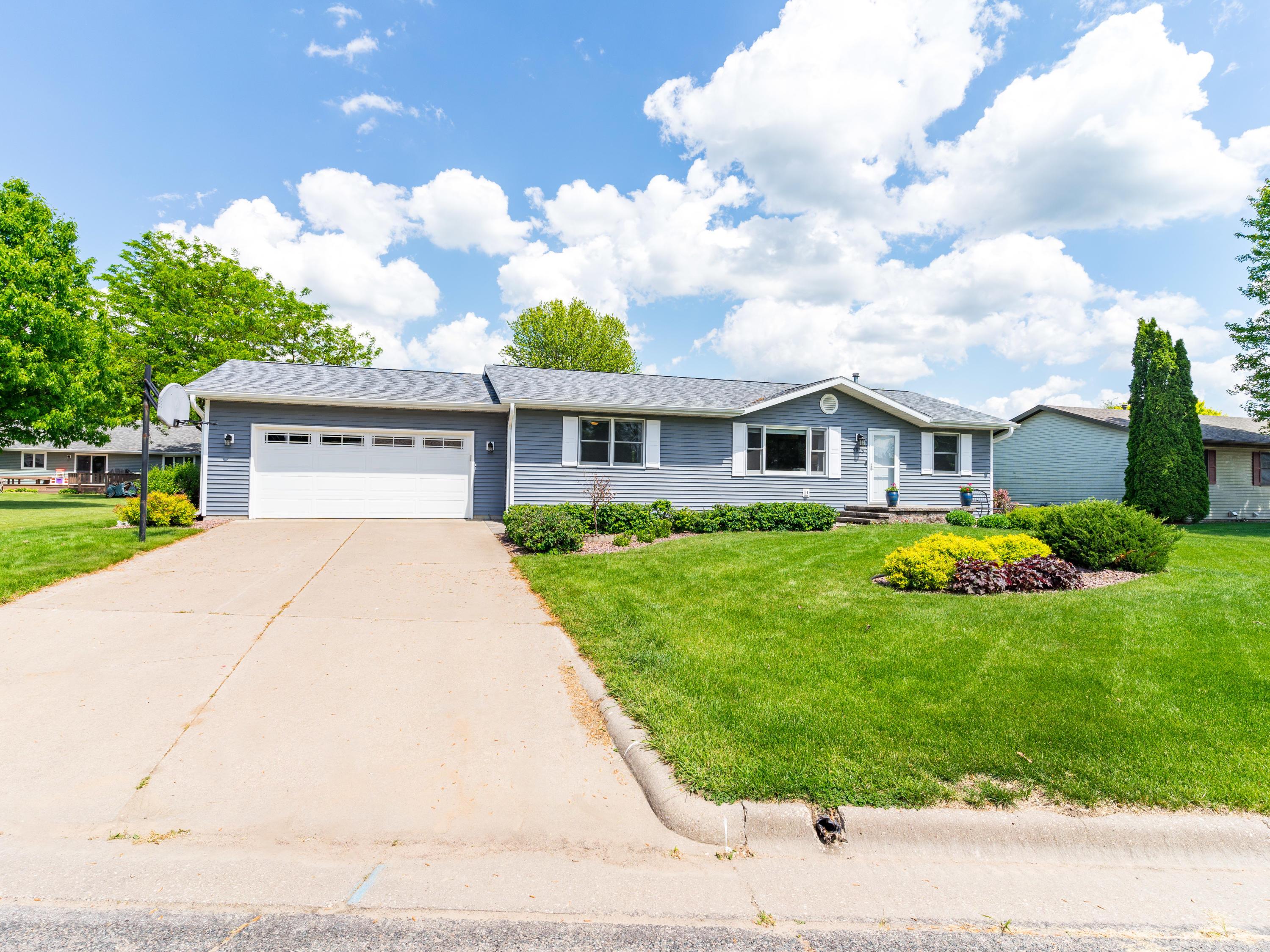 2815 Cedar Ave S, Holmen, WI, 54636 MLS 1744110 Edina Realty