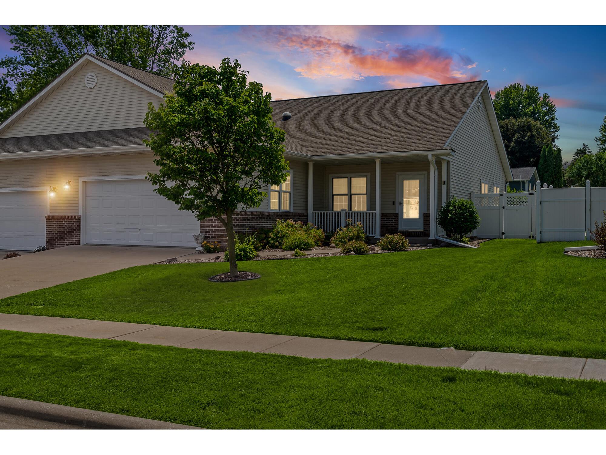 289 Lewis West Salem WI 54669 1969875 image1
