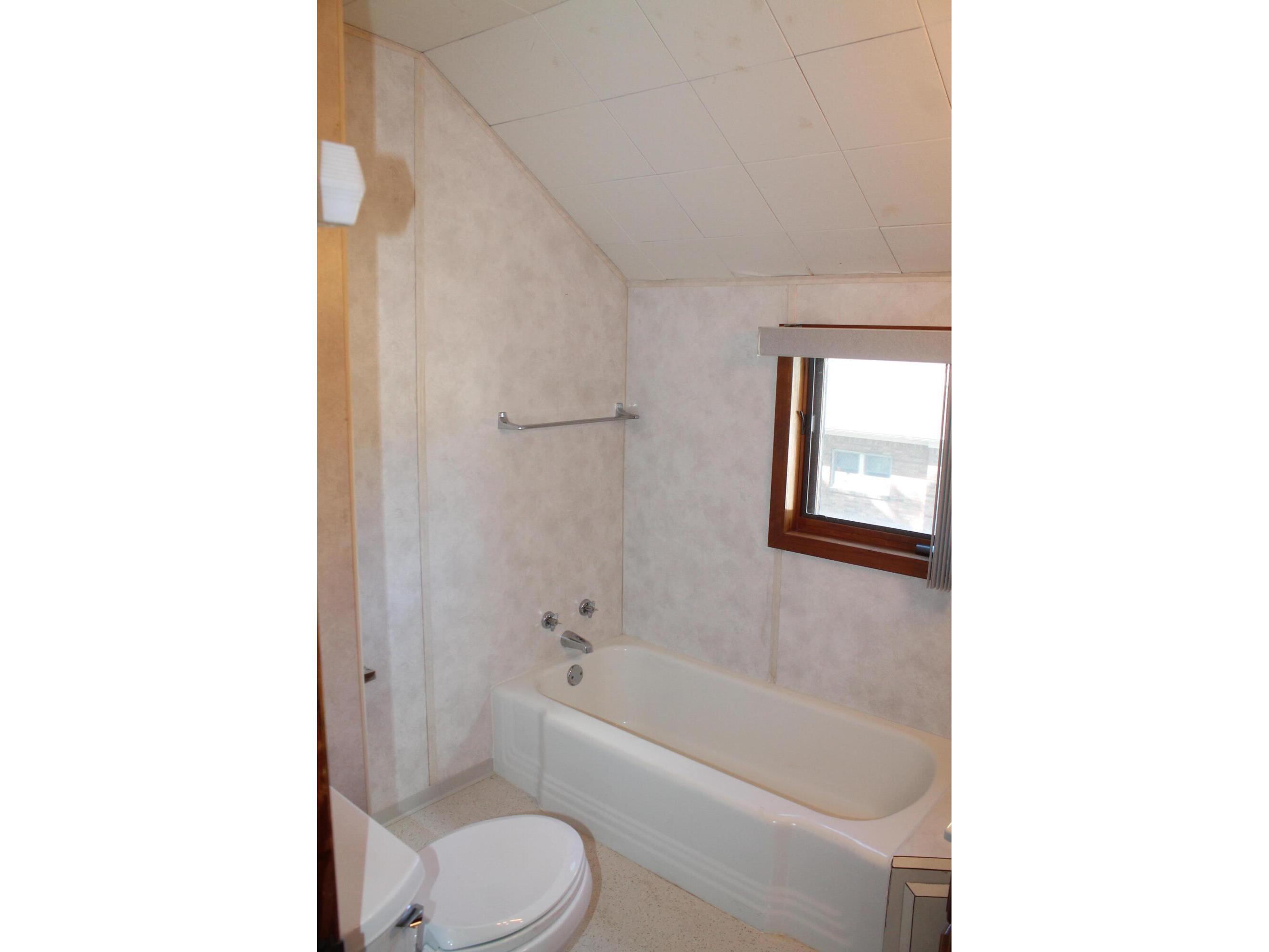 2924 South La Crosse WI 54601 1940016 image16