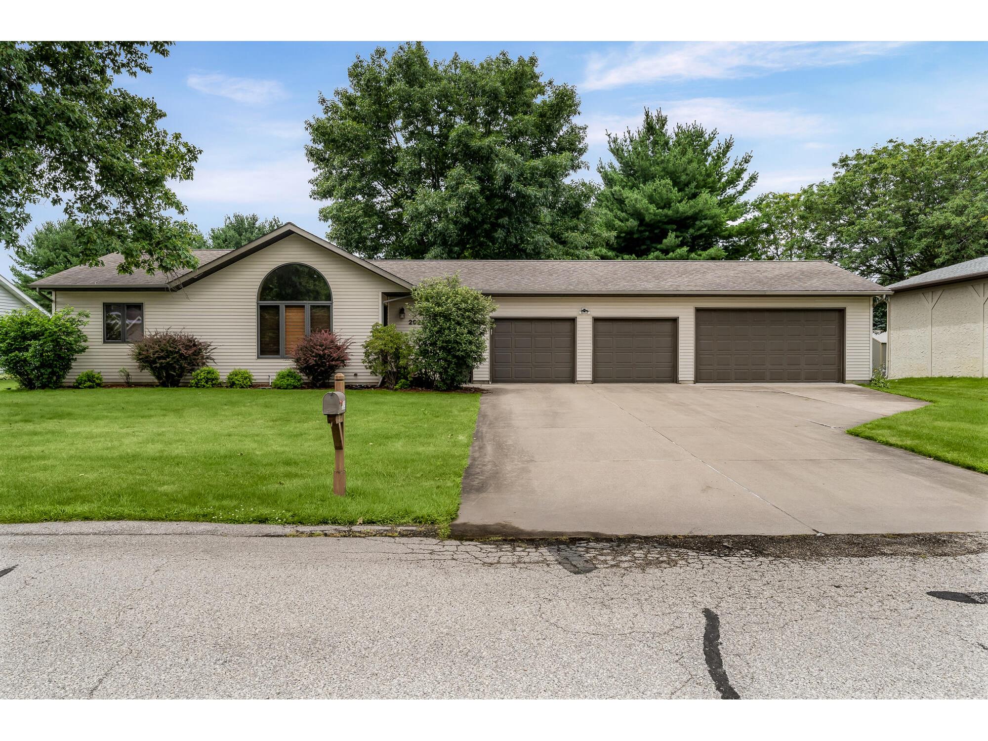 2925 Youngdale Campbell WI 54603 1971199 image3