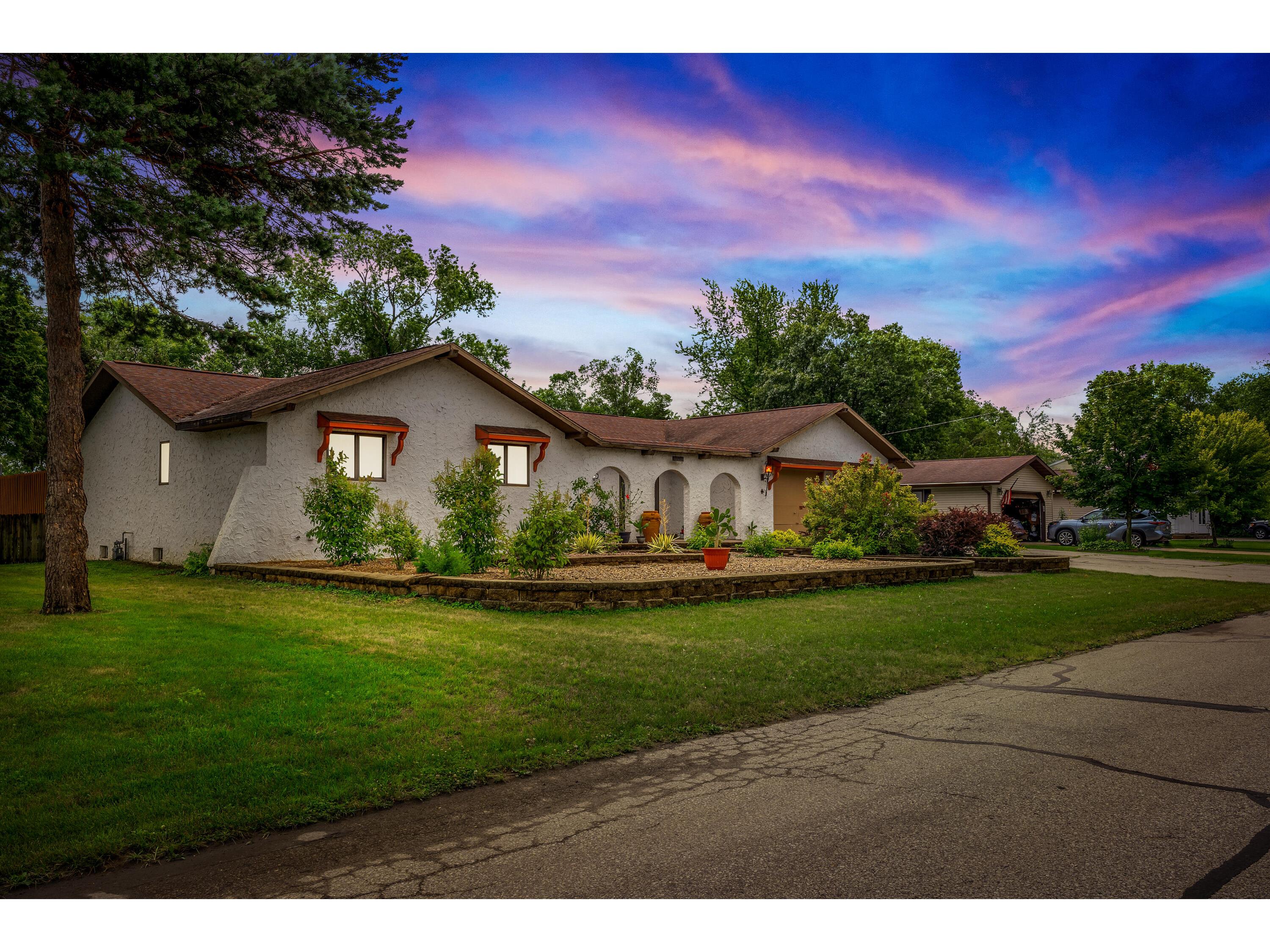 2930 Youngdale Campbell WI 54603 1841364 image1