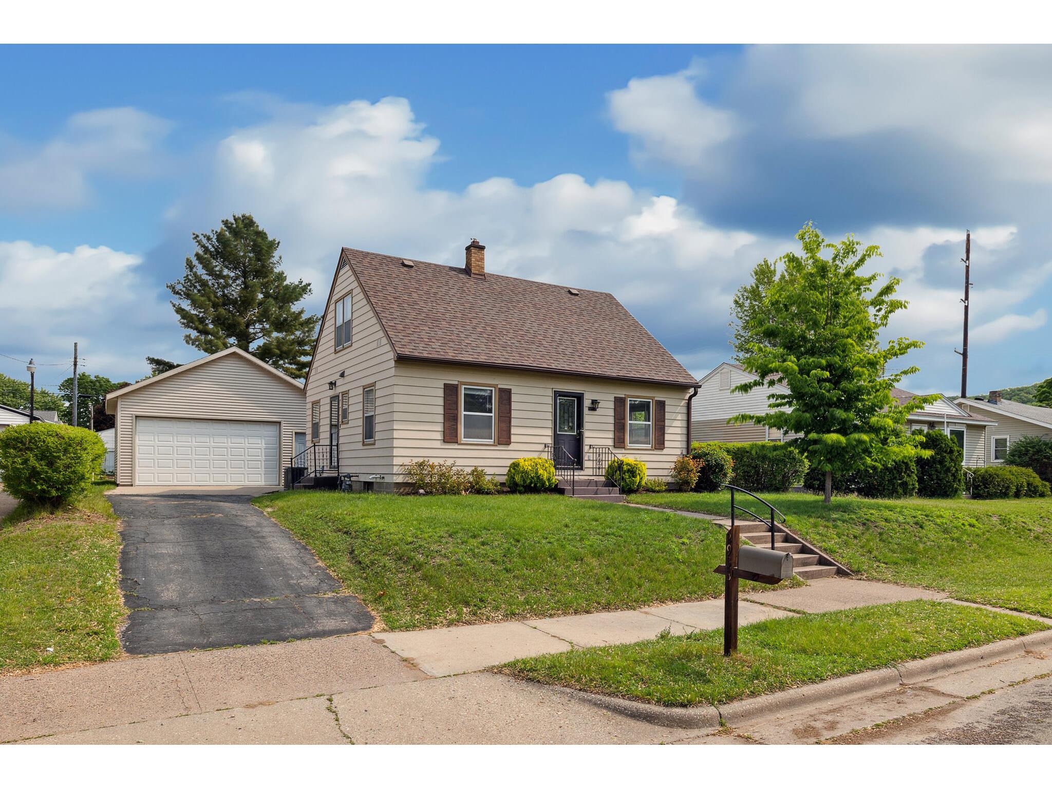 2933 Leonard La Crosse WI 54601 1920584 image1