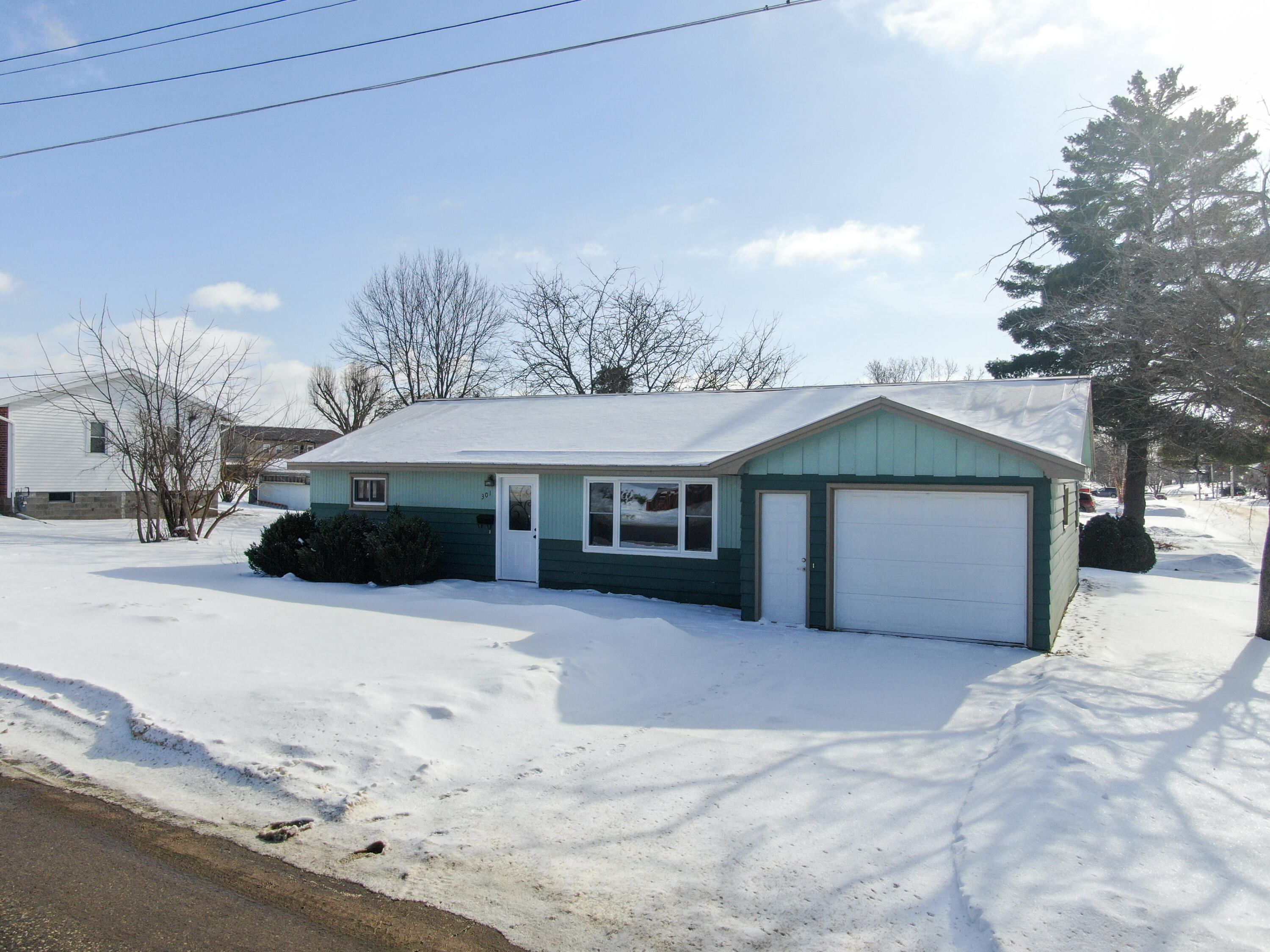 301 E Park Westby WI 54667 1949207 image1