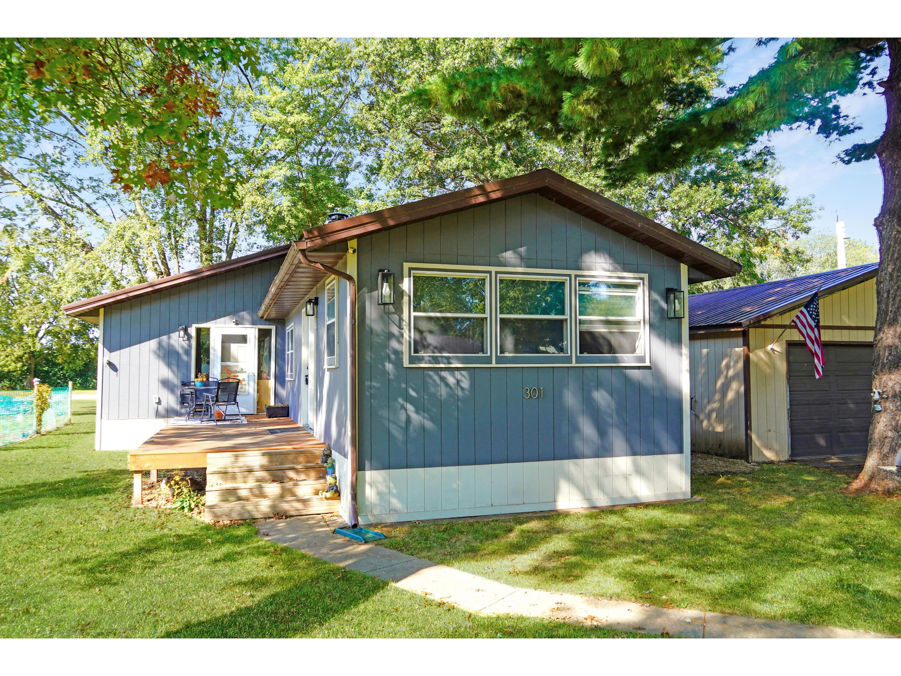 301 Martha Blue River WI 53518 1937196 image1