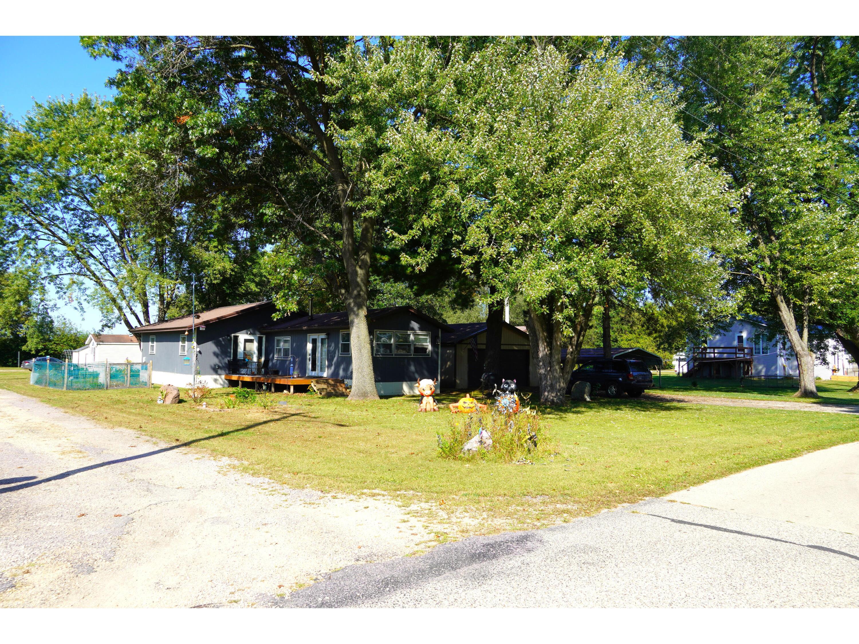 301 Martha Blue River WI 53518 1937196 image40