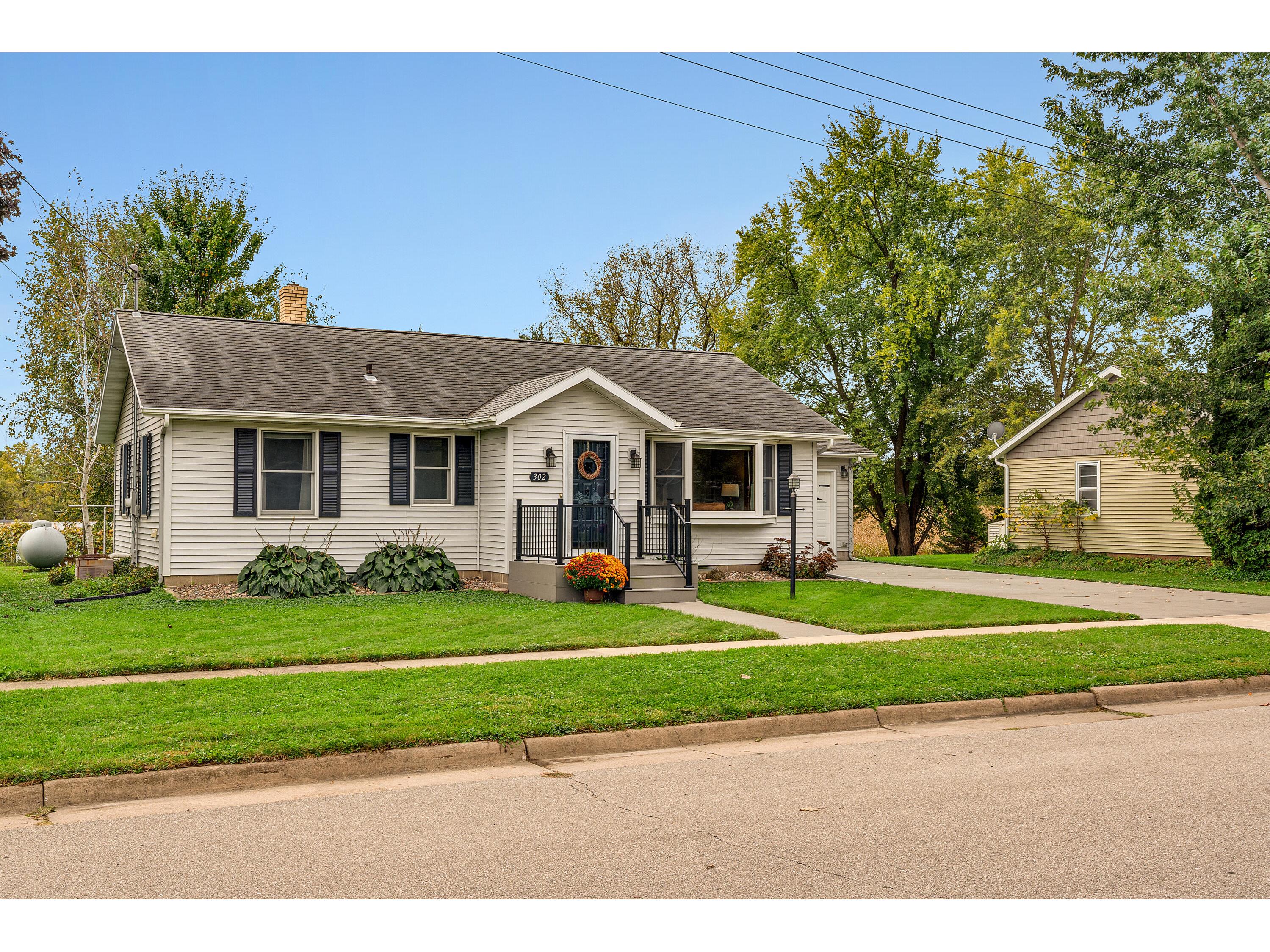 302 Clark Melrose WI 54642 1938808 image1