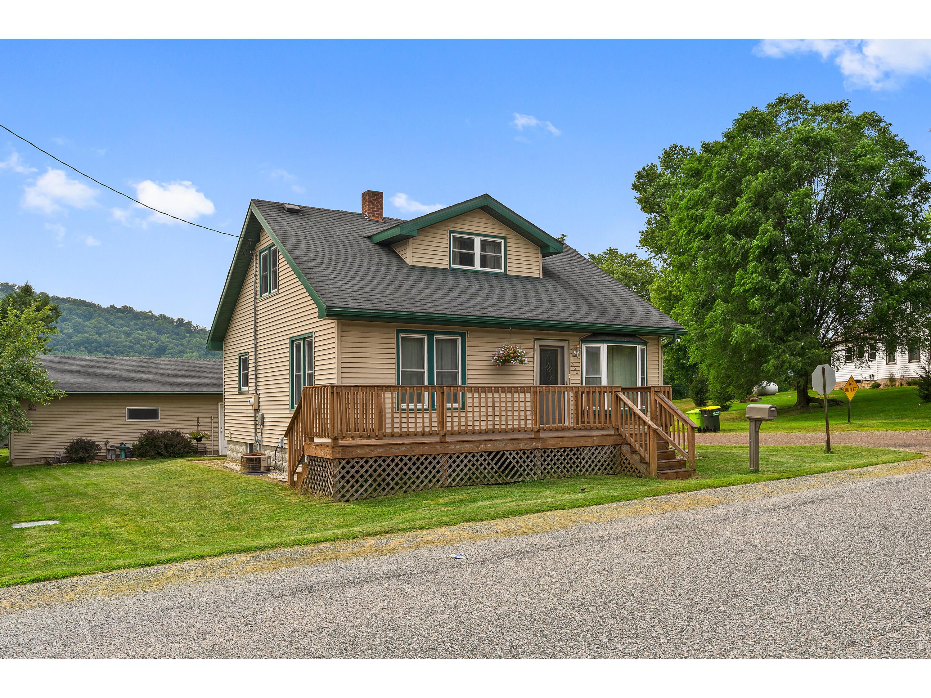 302 Gilbertson Chaseburg WI 54621 1930170 image1