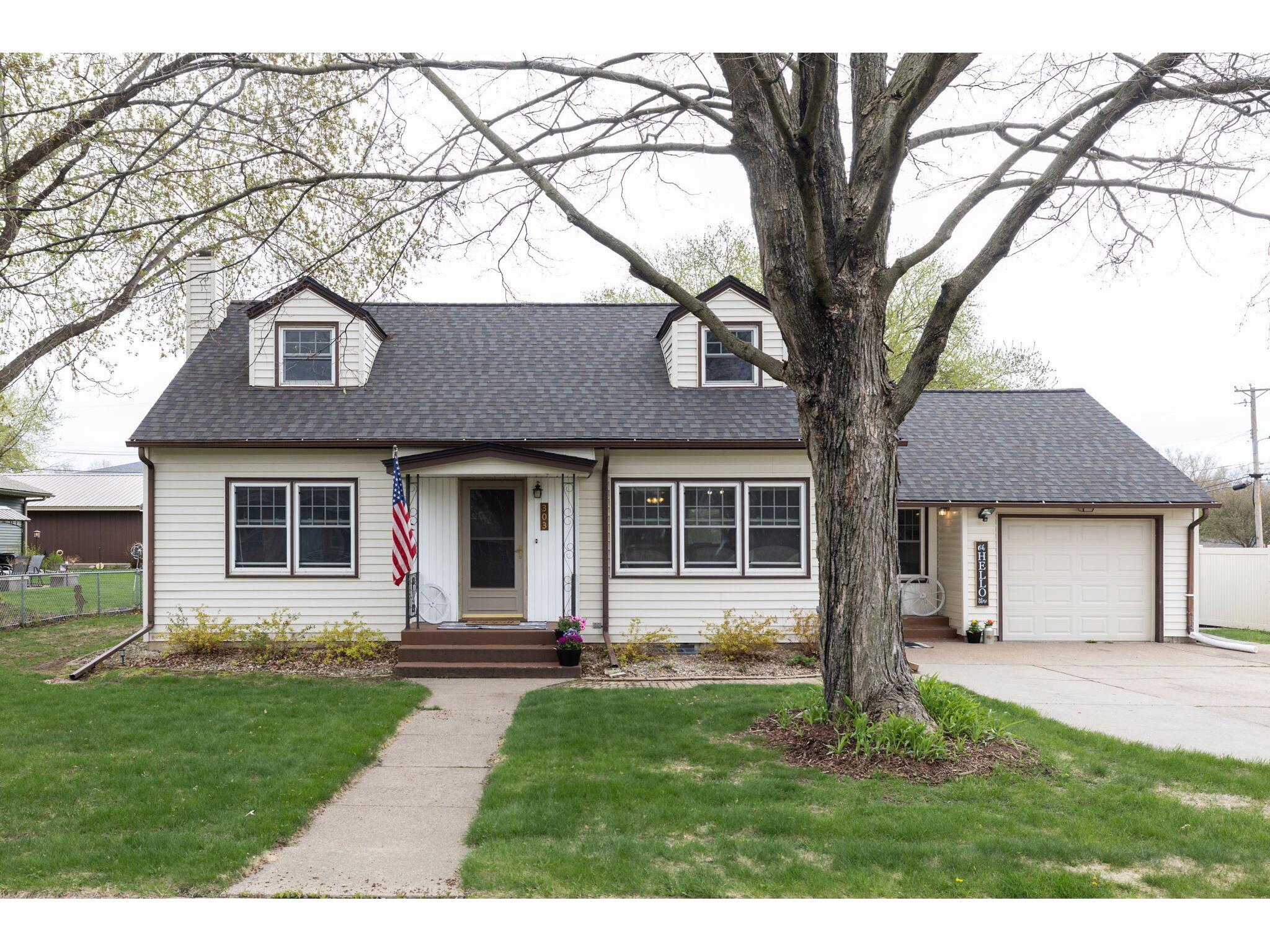 303 Bryan Holmen WI 54636 1915910 image1