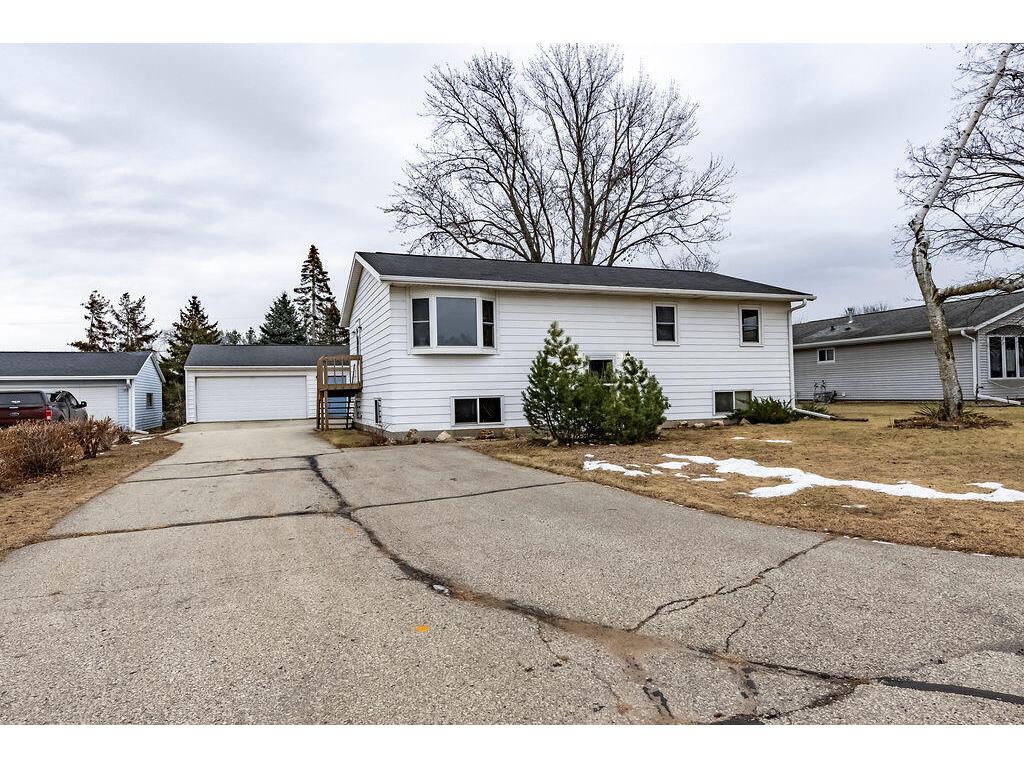 3030 Youngdale Campbell WI 54603 1905521 image1