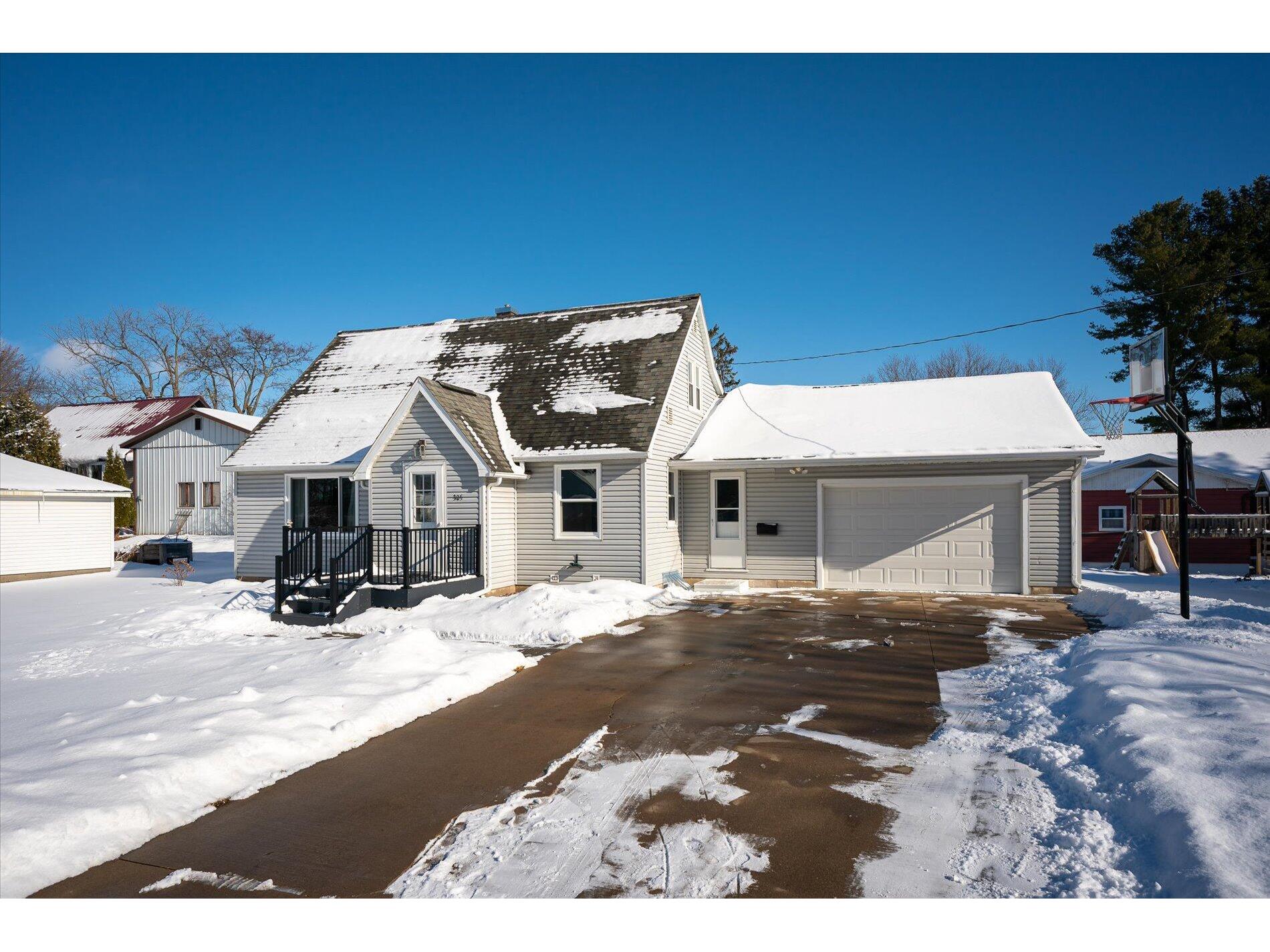 305 Davidson Westby WI 54667 1823267 image1