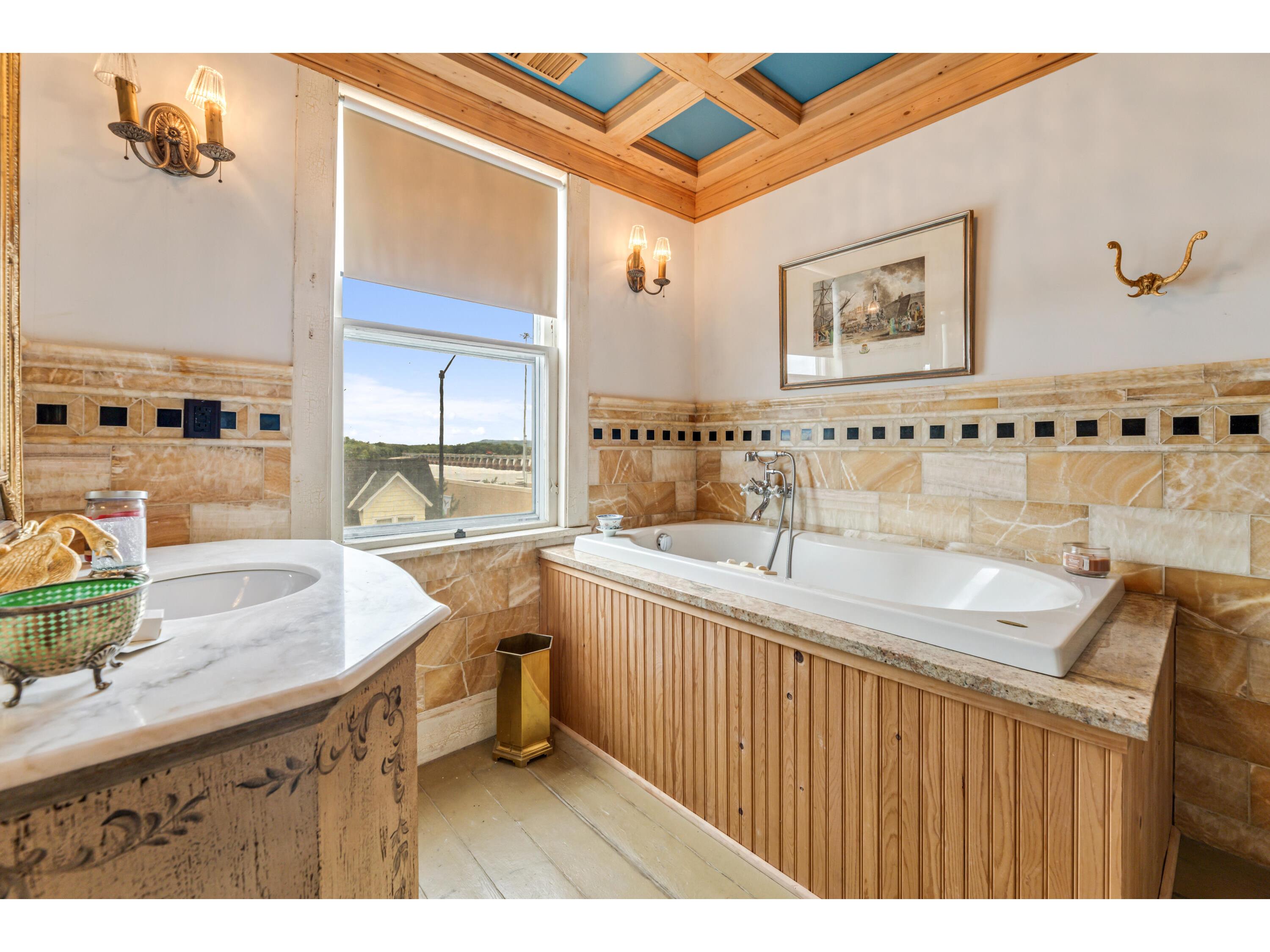 305 N Main Alma WI 54610 1946897 image26