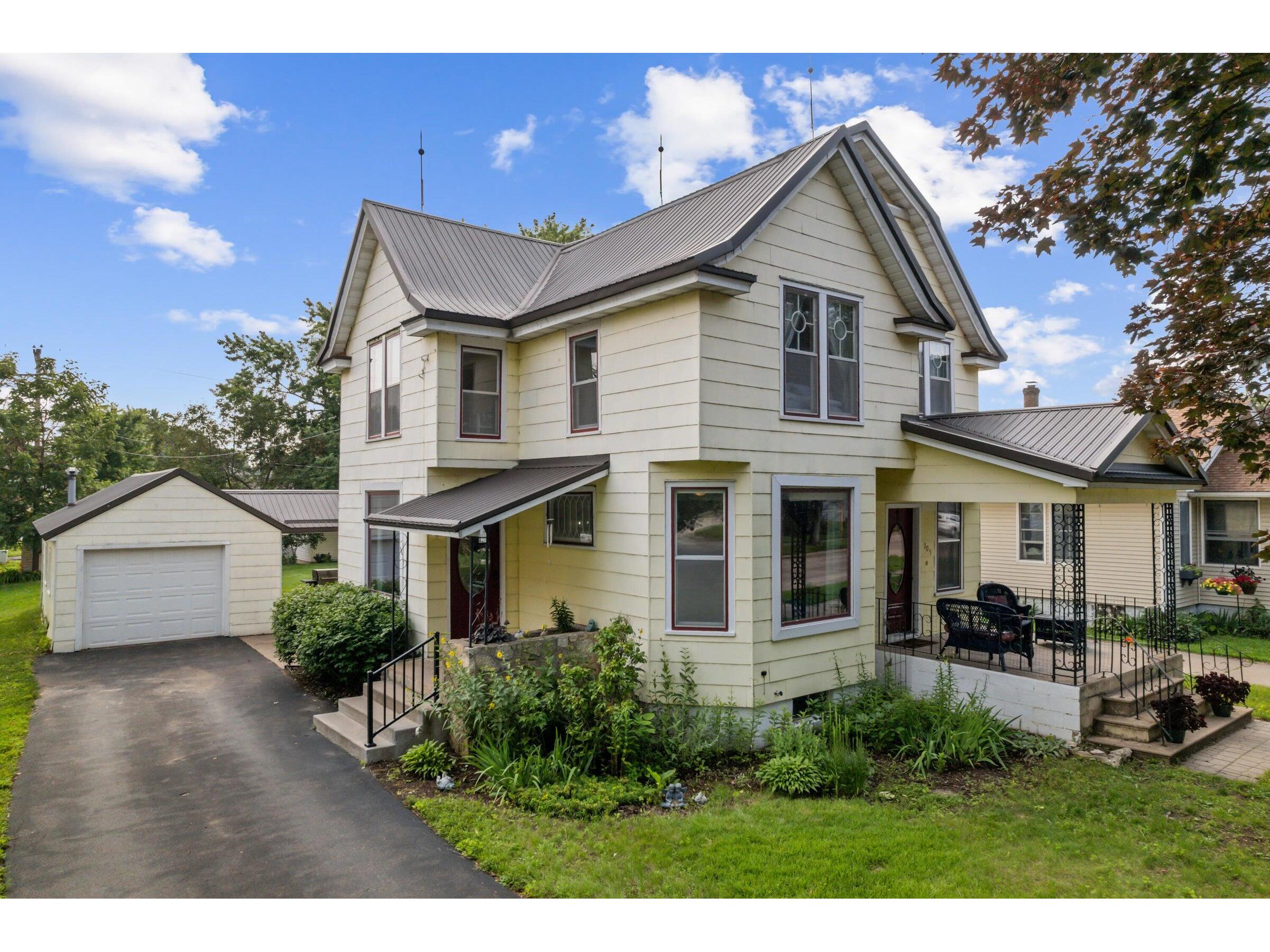 305 S Main Cochrane WI 54622 1905124 image1