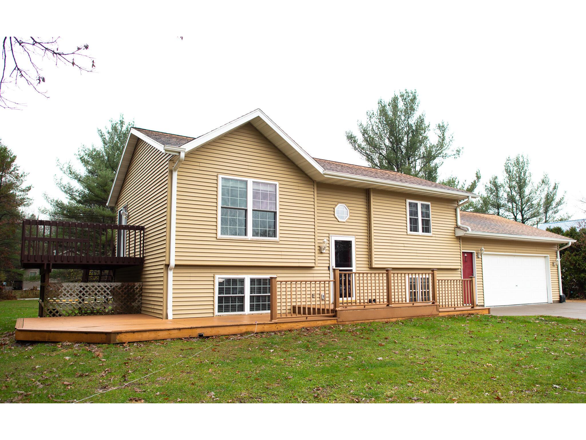 305 Stacy Brockway WI 54615 1898483 image1