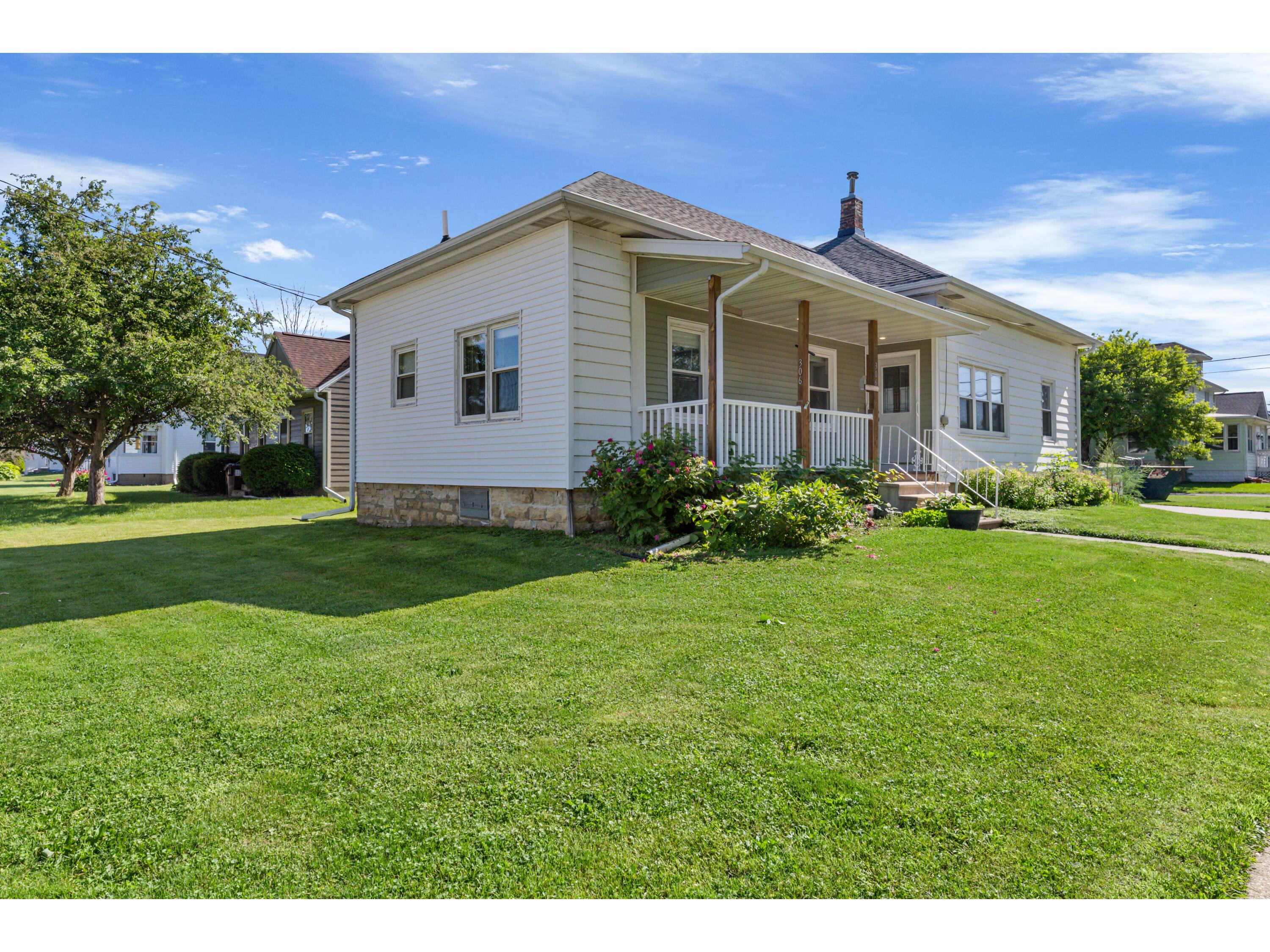 306 E Garland West Salem WI 54669 1878357 image1